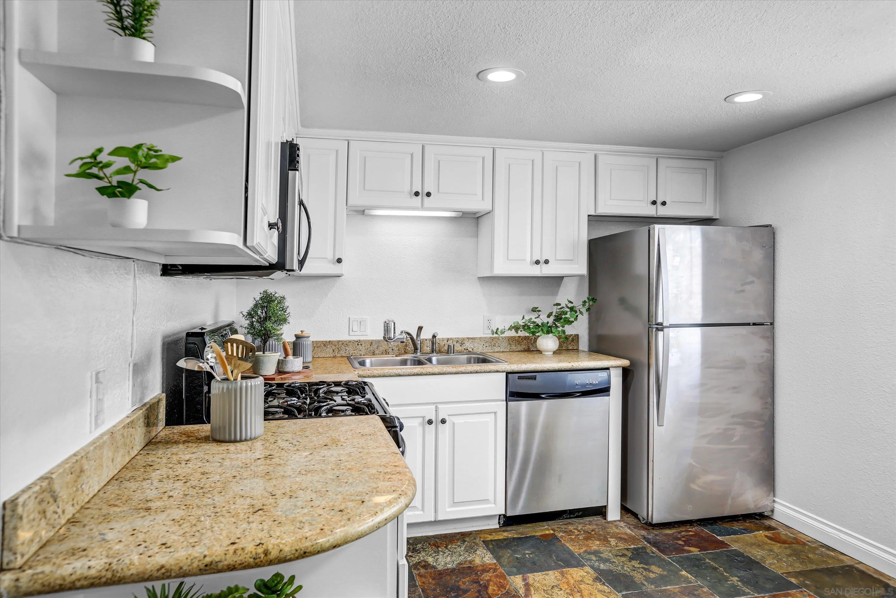 https://cdn.realtyfeed.com/cdn/127/260012237/44b458044e03703c5dfd3df23d924cea.webp