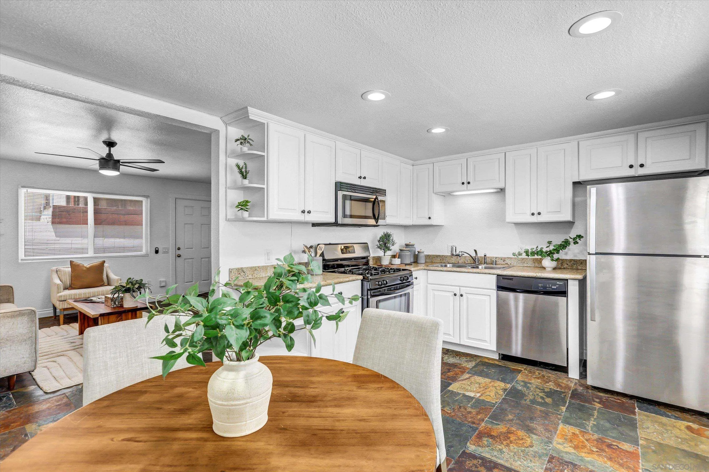 https://cdn.realtyfeed.com/cdn/127/260012237/9d1afe4aff10ebe718a63c6d53dcf854.webp
