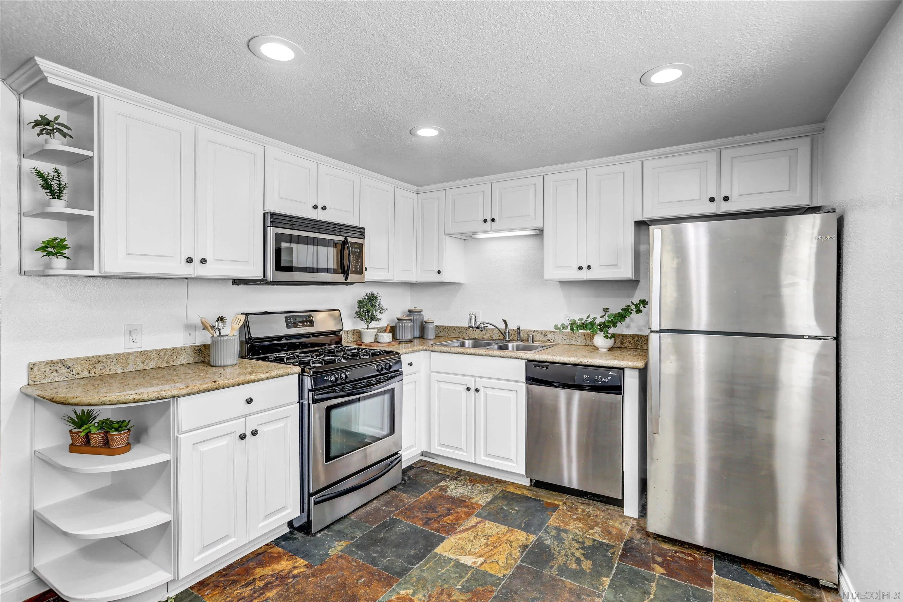 https://cdn.realtyfeed.com/cdn/127/260012237/b22ffa78b37457319e6e15f966a2faed.webp