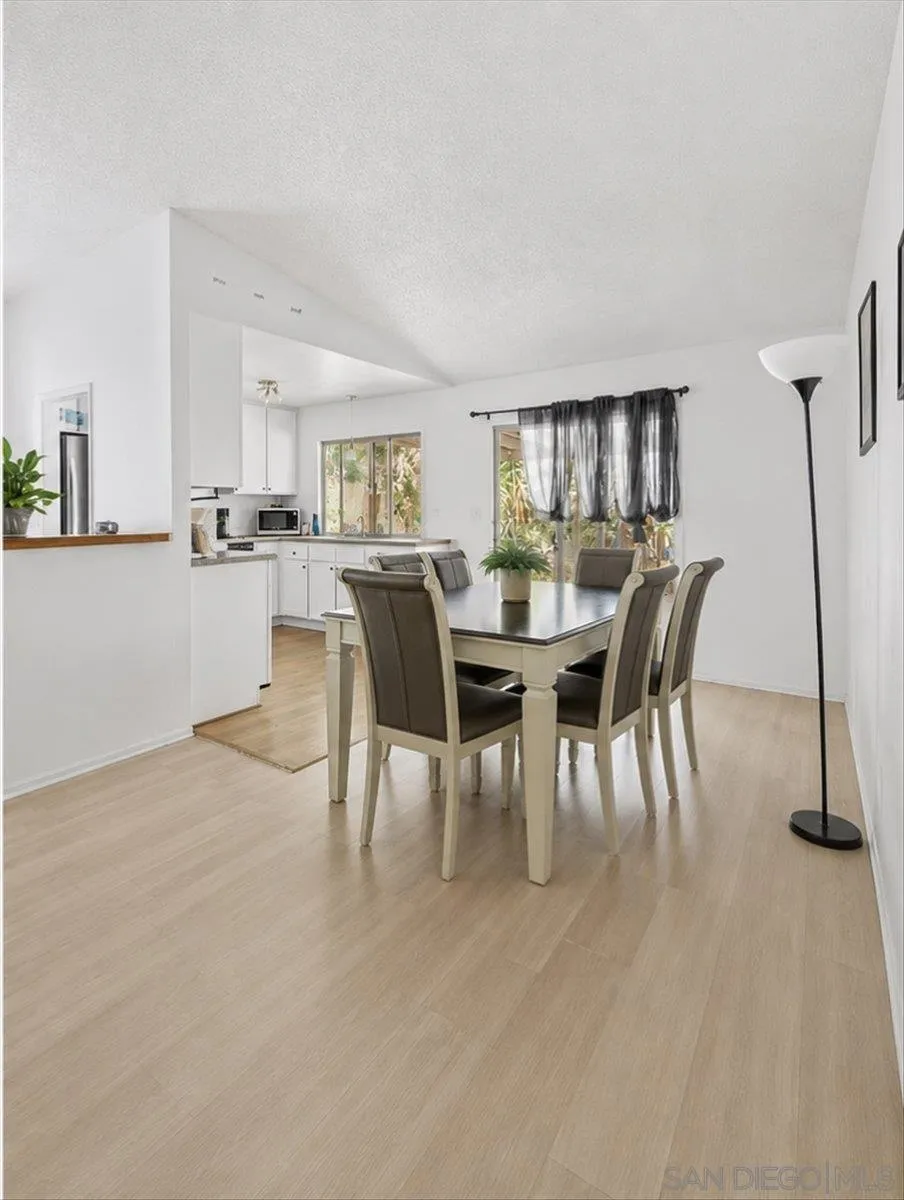 https://cdn.realtyfeed.com/cdn/127/260012240/071fc9b23c7fe03deeaad2ef2025ba3b.webp