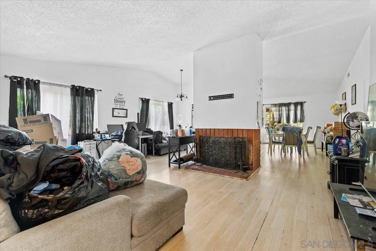 https://cdn.realtyfeed.com/cdn/127/260012240/096939a970b595b389afb0b9dc018167.webp