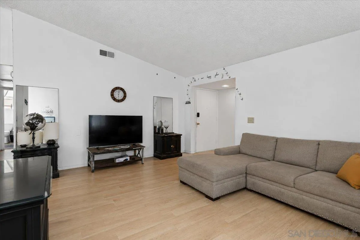 https://cdn.realtyfeed.com/cdn/127/260012240/282927845319188cd5a2993b48931845.webp