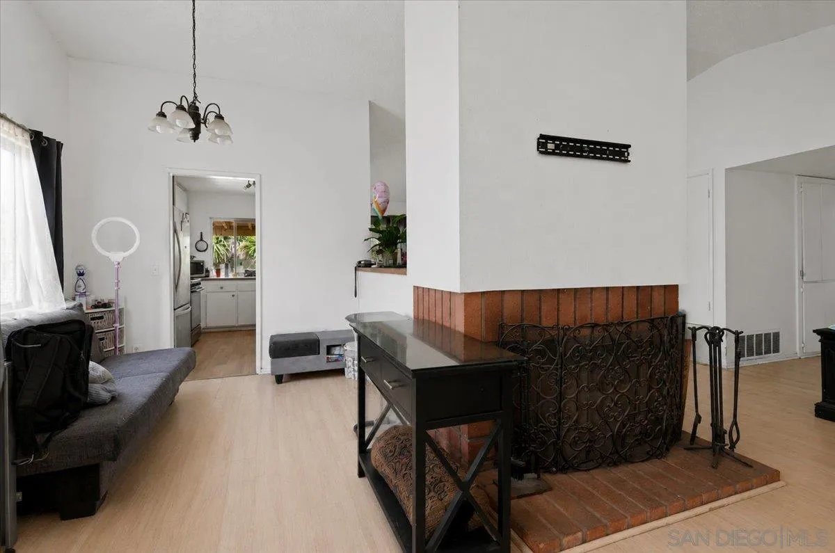 https://cdn.realtyfeed.com/cdn/127/260012240/a58208280b4587c42547e144cdf6b39a.webp