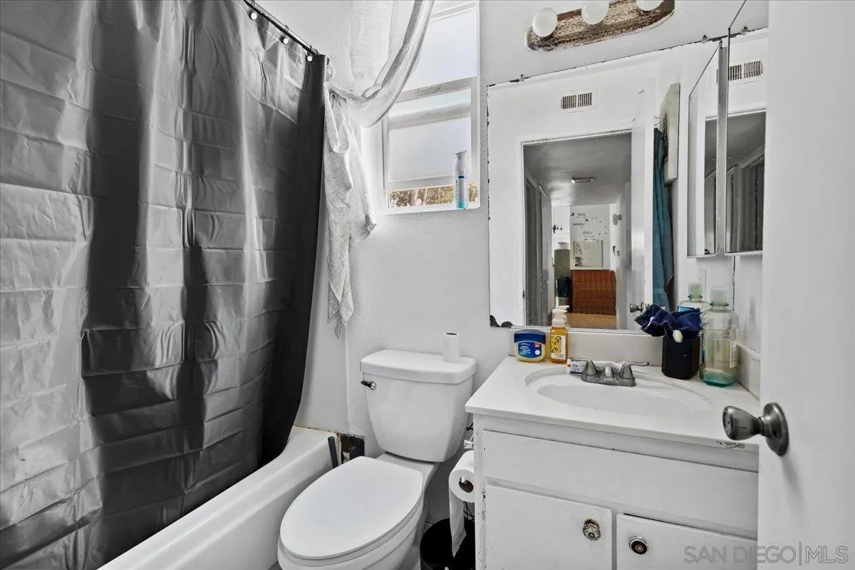 https://cdn.realtyfeed.com/cdn/127/260012240/a97ffa8e6574b070d36519992ed1f040.webp