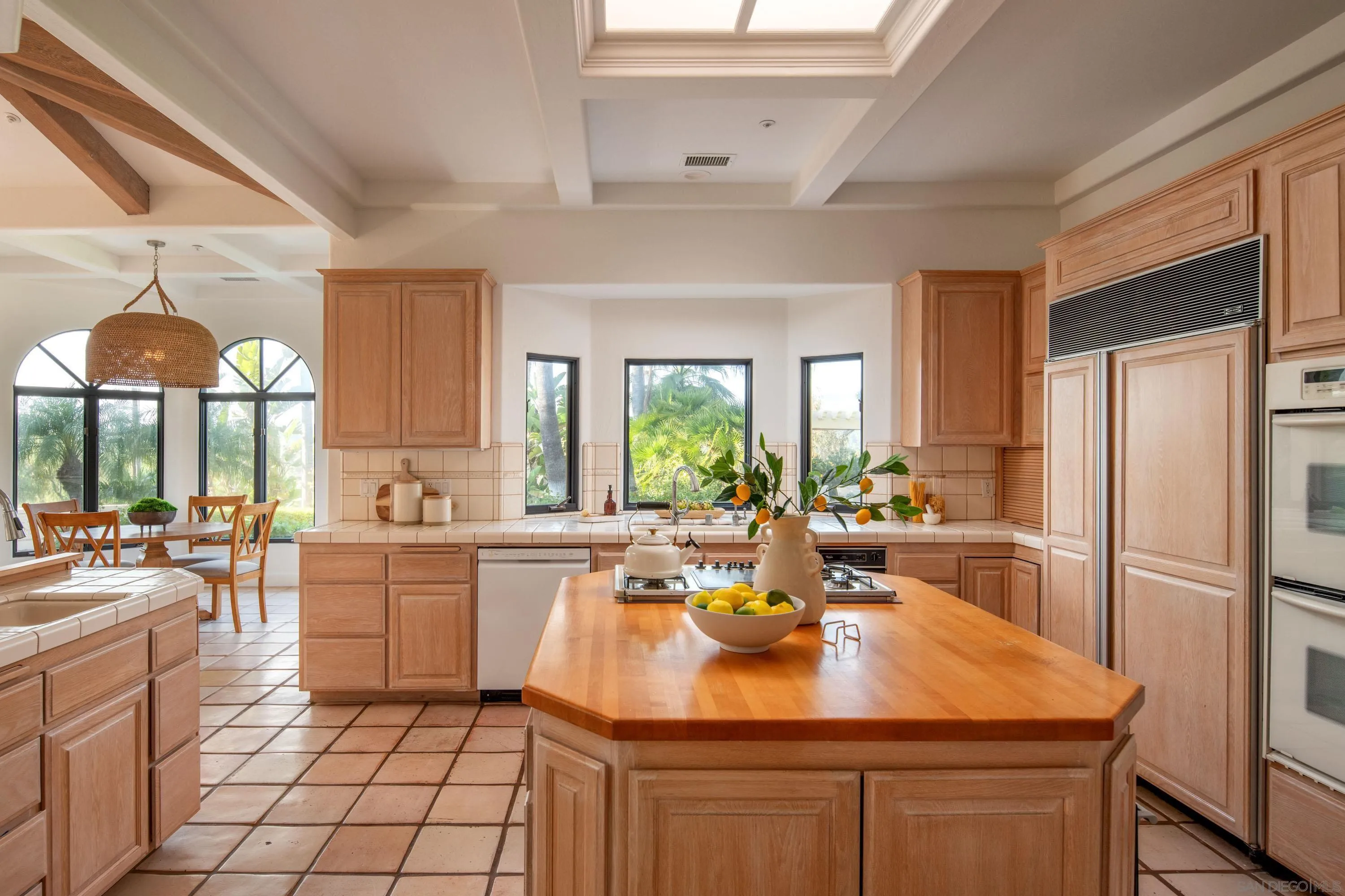 https://cdn.realtyfeed.com/cdn/127/260012244/12f846bd5b388cfc156655fa2dd57eea.webp
