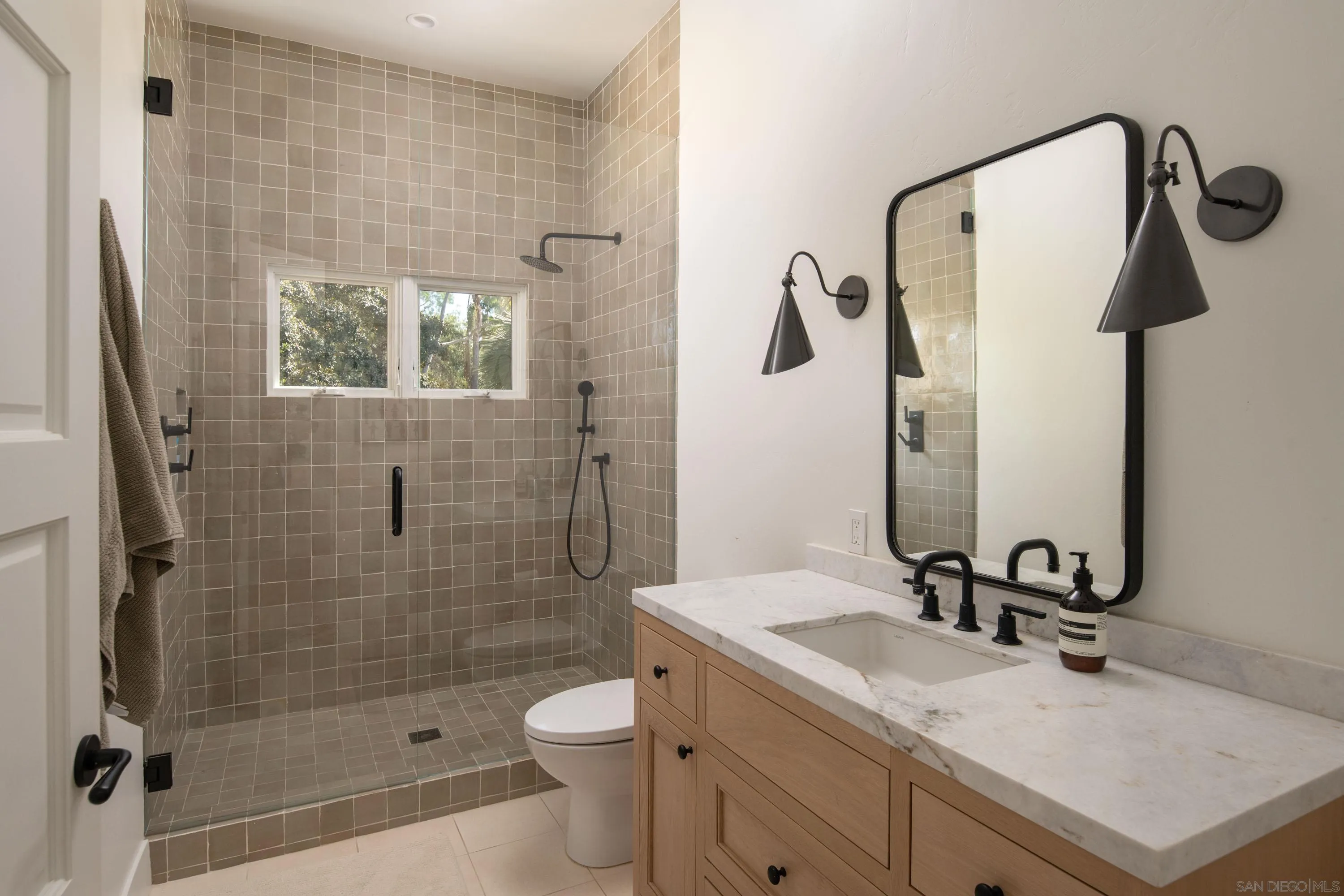 https://cdn.realtyfeed.com/cdn/127/260012244/d55c4e42c4a49397804726e99a33c241.webp