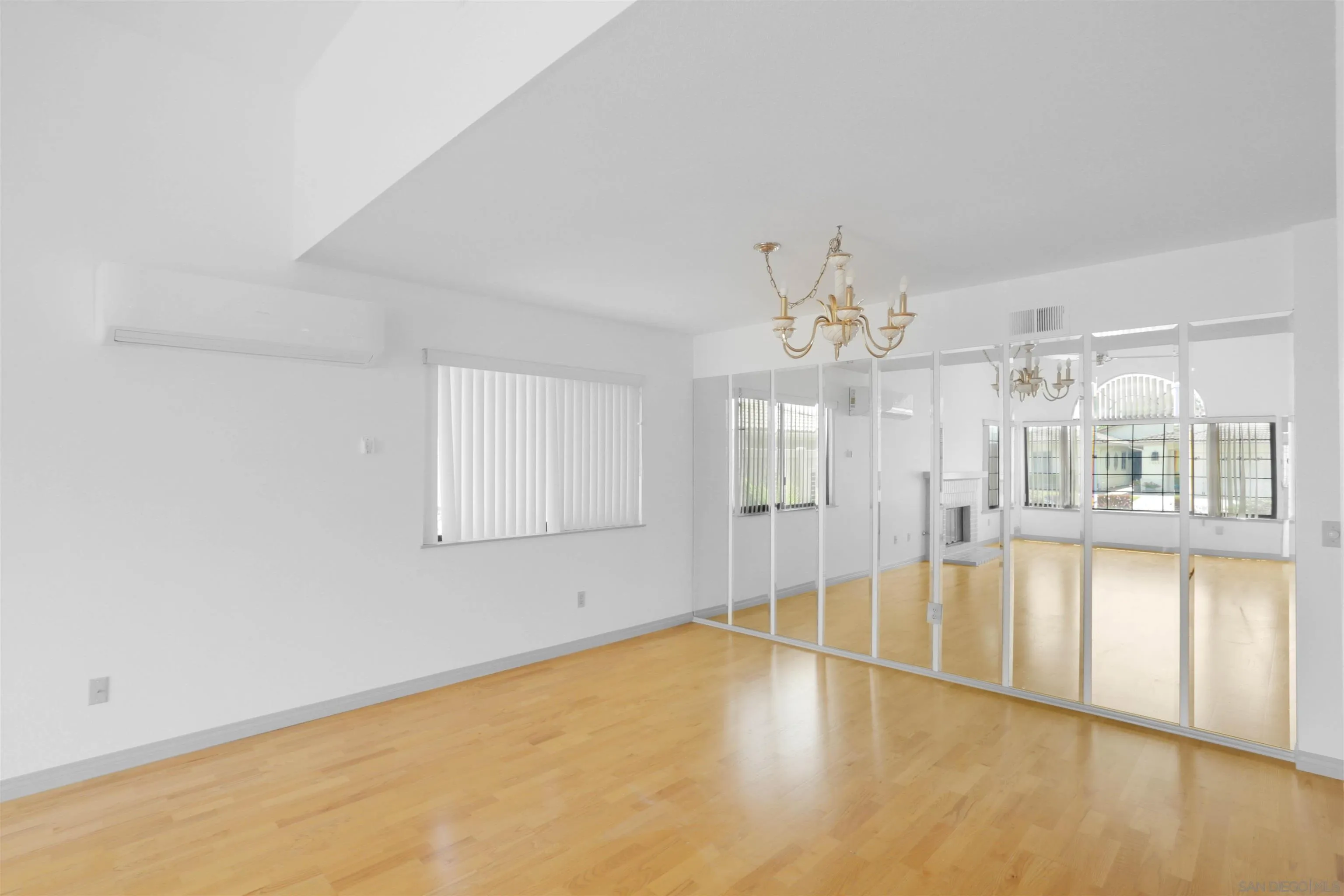 https://cdn.realtyfeed.com/cdn/127/260012245/2e1ad62bac23430bde71ed7483f2d7e2.webp