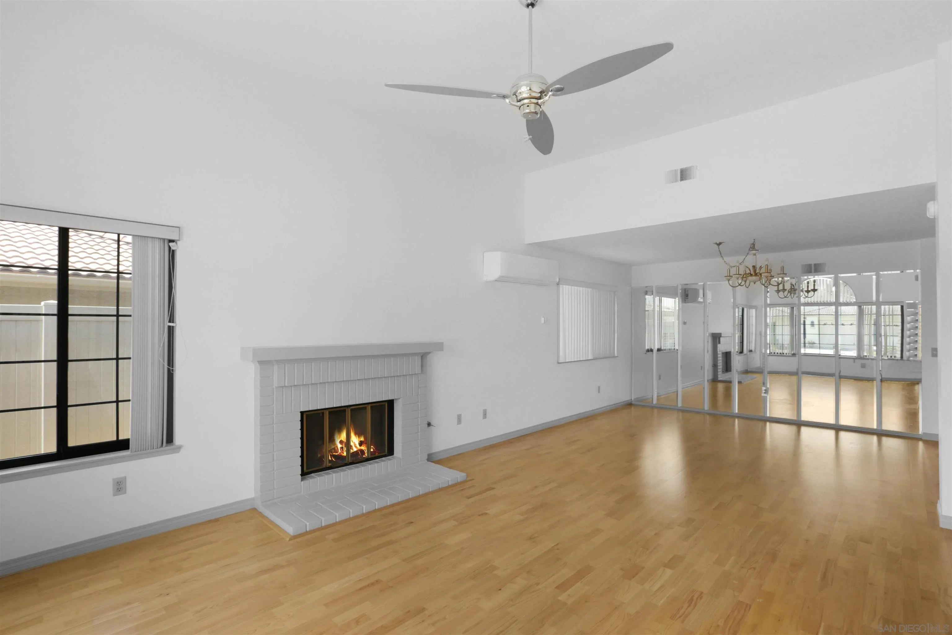 https://cdn.realtyfeed.com/cdn/127/260012245/2f755a1bf74cfa89c27089599cc96fde.webp