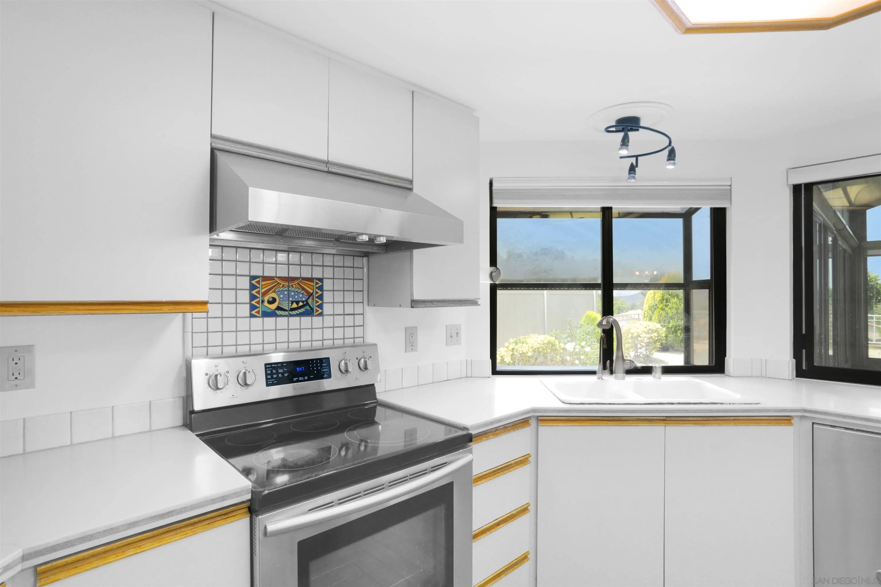 https://cdn.realtyfeed.com/cdn/127/260012245/3120f14745fcae81e2e821fe877229f1.webp
