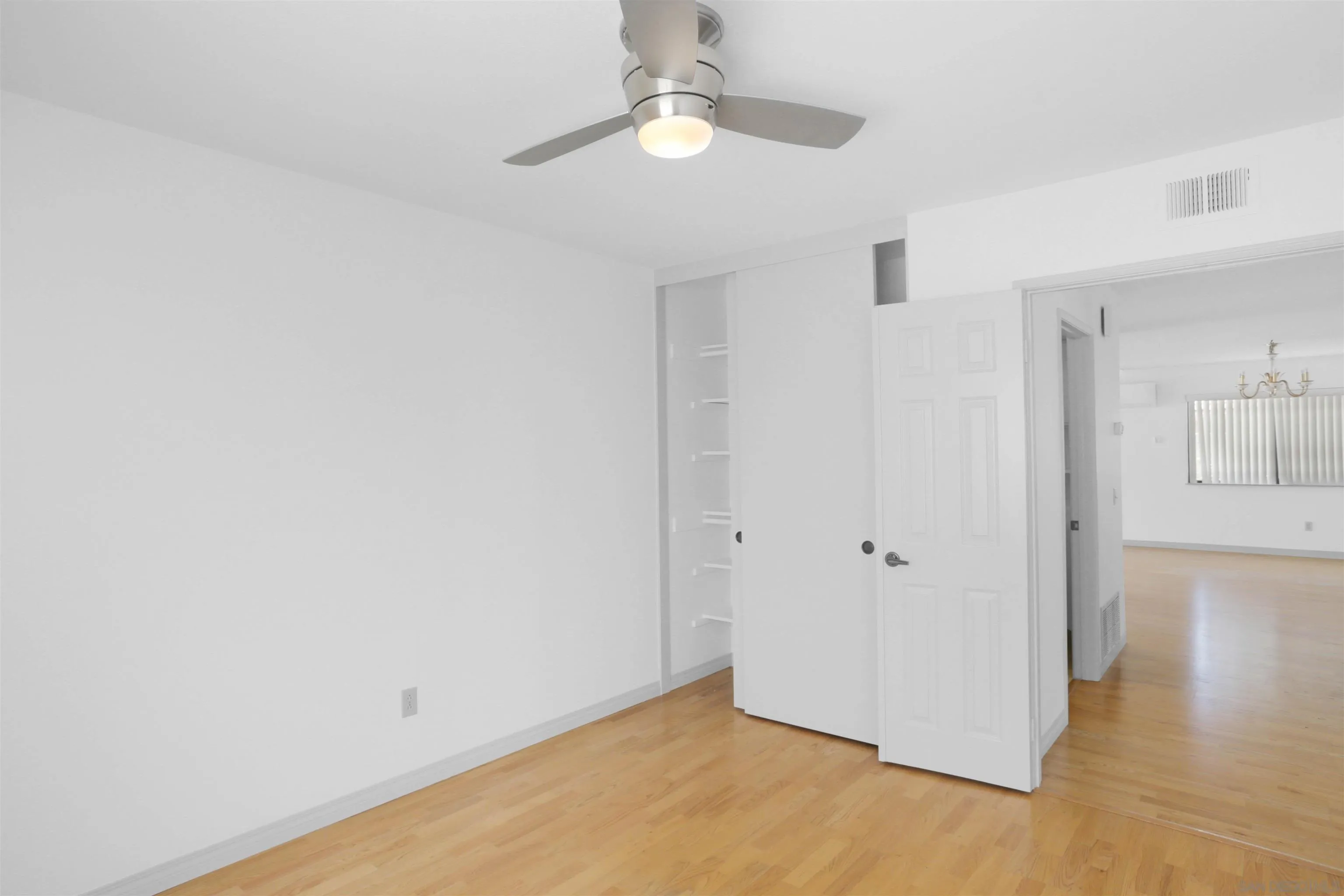 https://cdn.realtyfeed.com/cdn/127/260012245/330cb3c8d72407738f995543951ad61d.webp