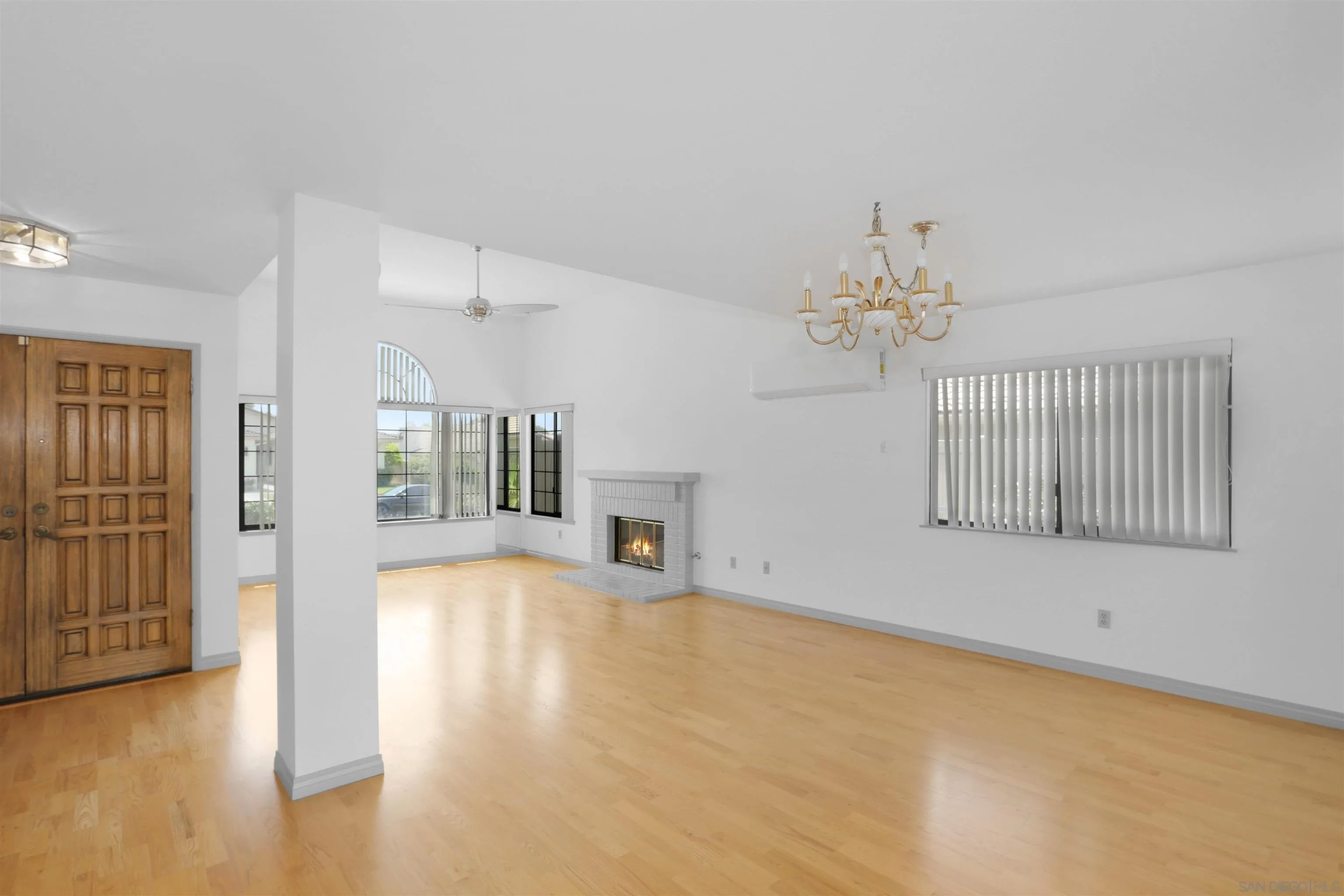 https://cdn.realtyfeed.com/cdn/127/260012245/37a0366fa5b9e739bb64de108b780165.webp