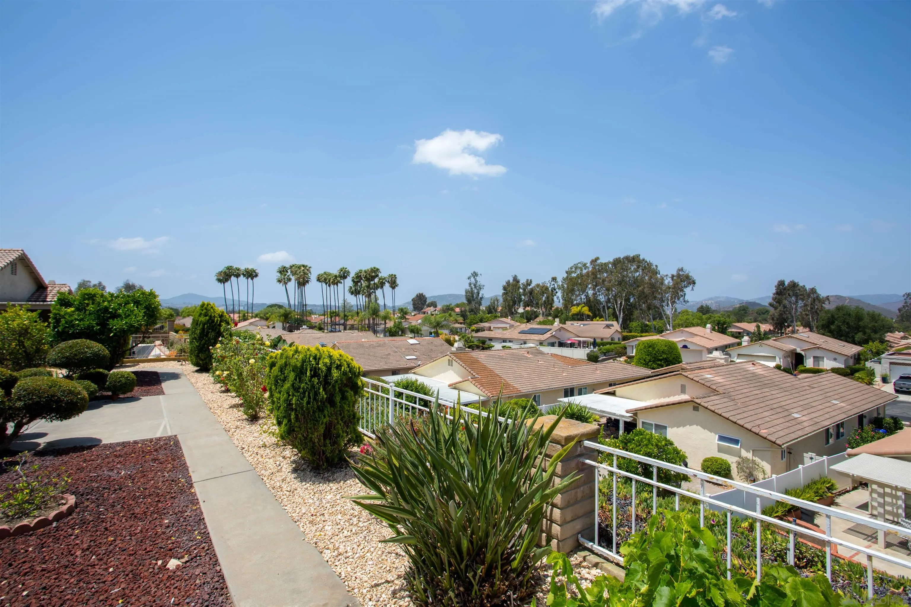 https://cdn.realtyfeed.com/cdn/127/260012245/77e2960bf0ddce6c620b05a16b96ade4.webp
