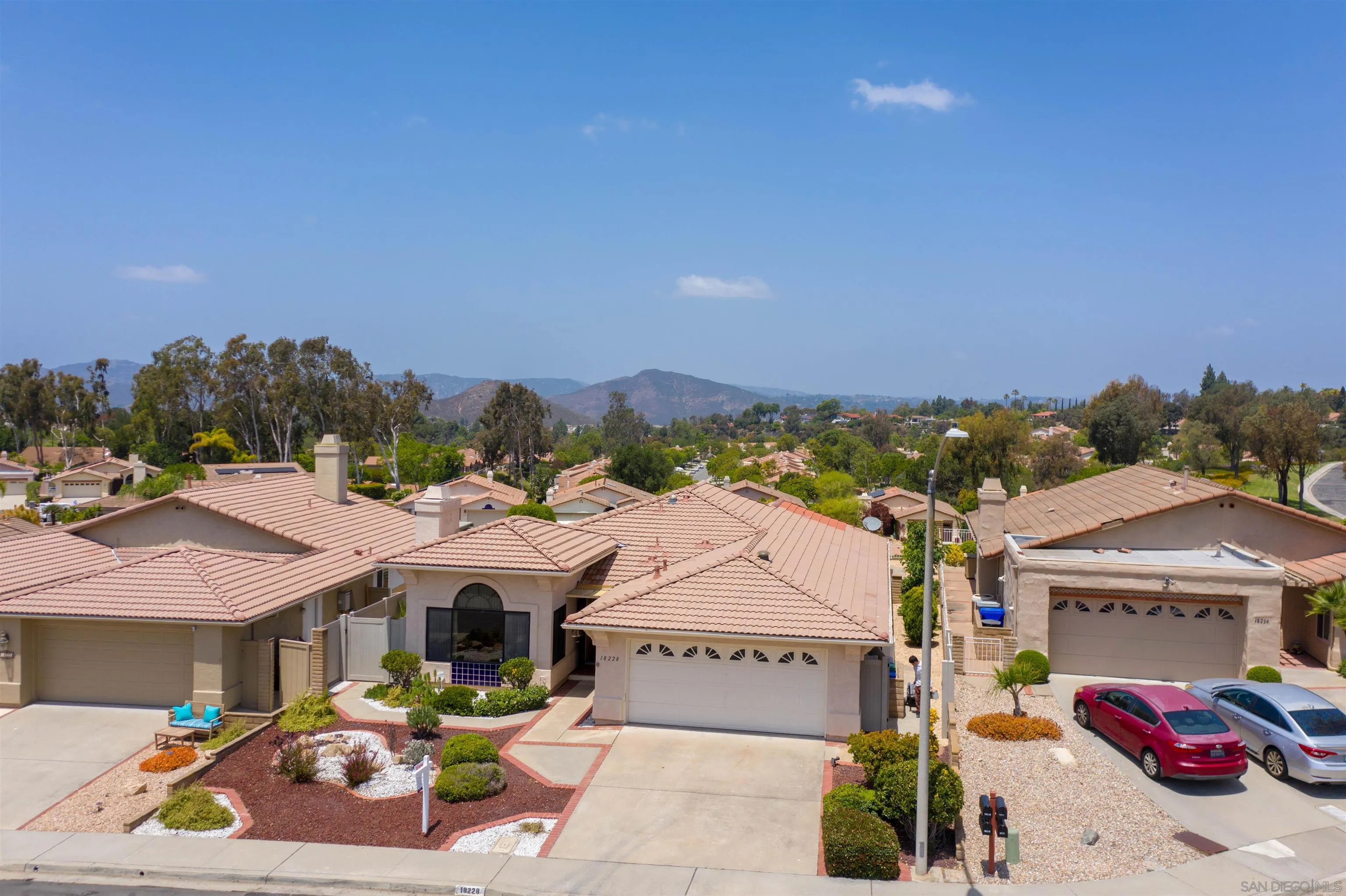 https://cdn.realtyfeed.com/cdn/127/260012245/8ee63a757d981ce7e27d36890a901204.webp