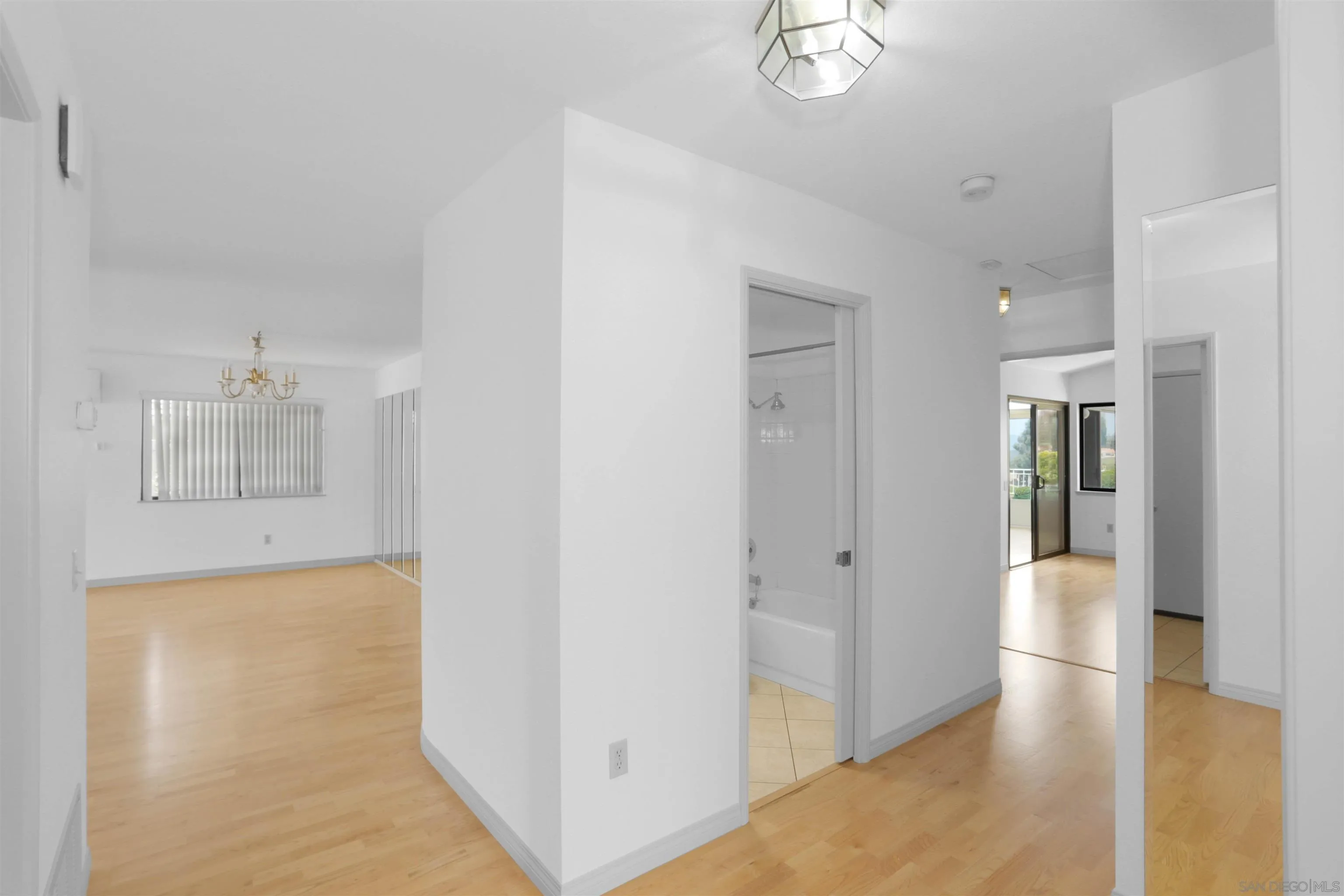 https://cdn.realtyfeed.com/cdn/127/260012245/b34bbfe9f3847aafabb8f423e3640588.webp