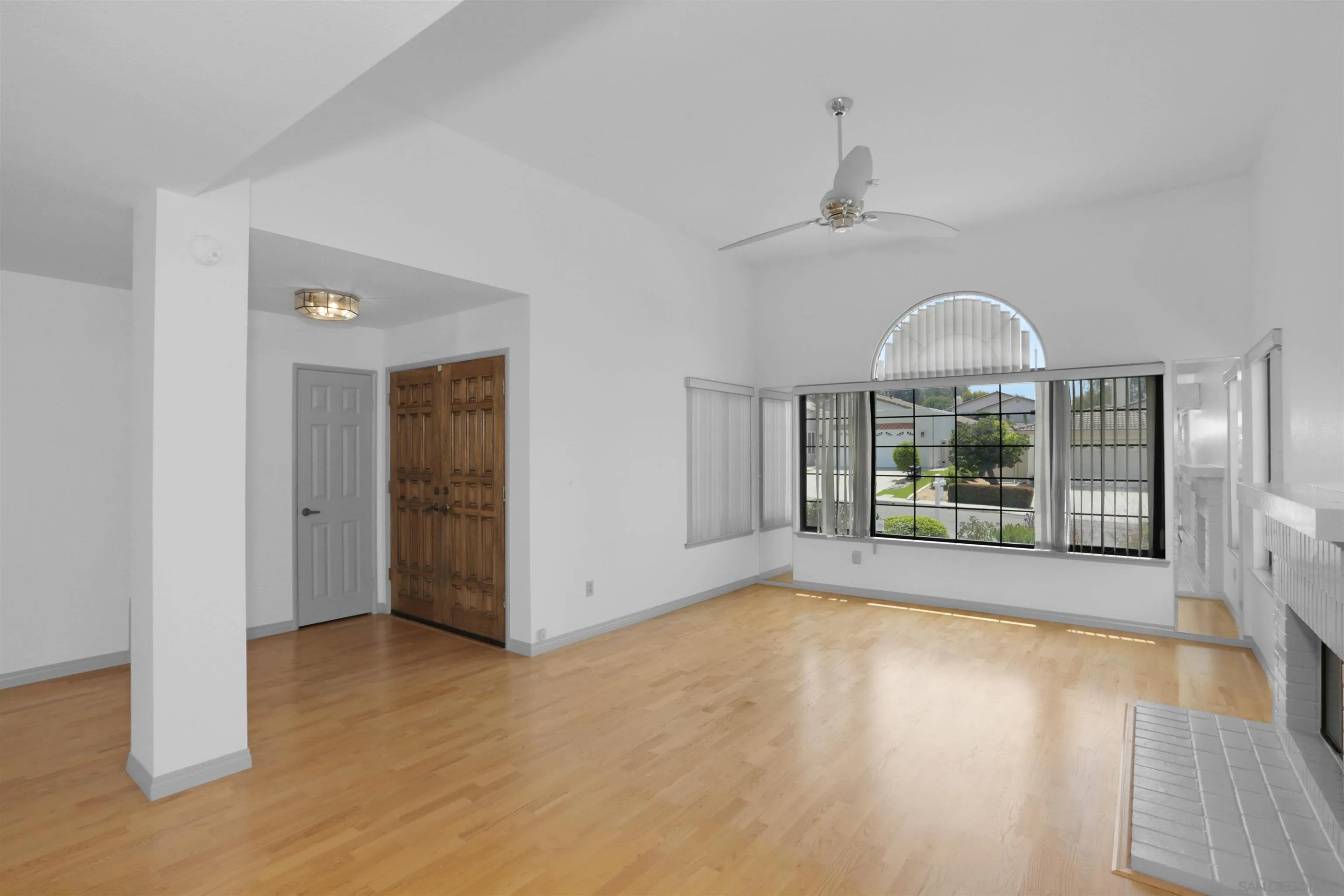 https://cdn.realtyfeed.com/cdn/127/260012245/c8d52179ef1900c544732d0fc87d13c9.webp