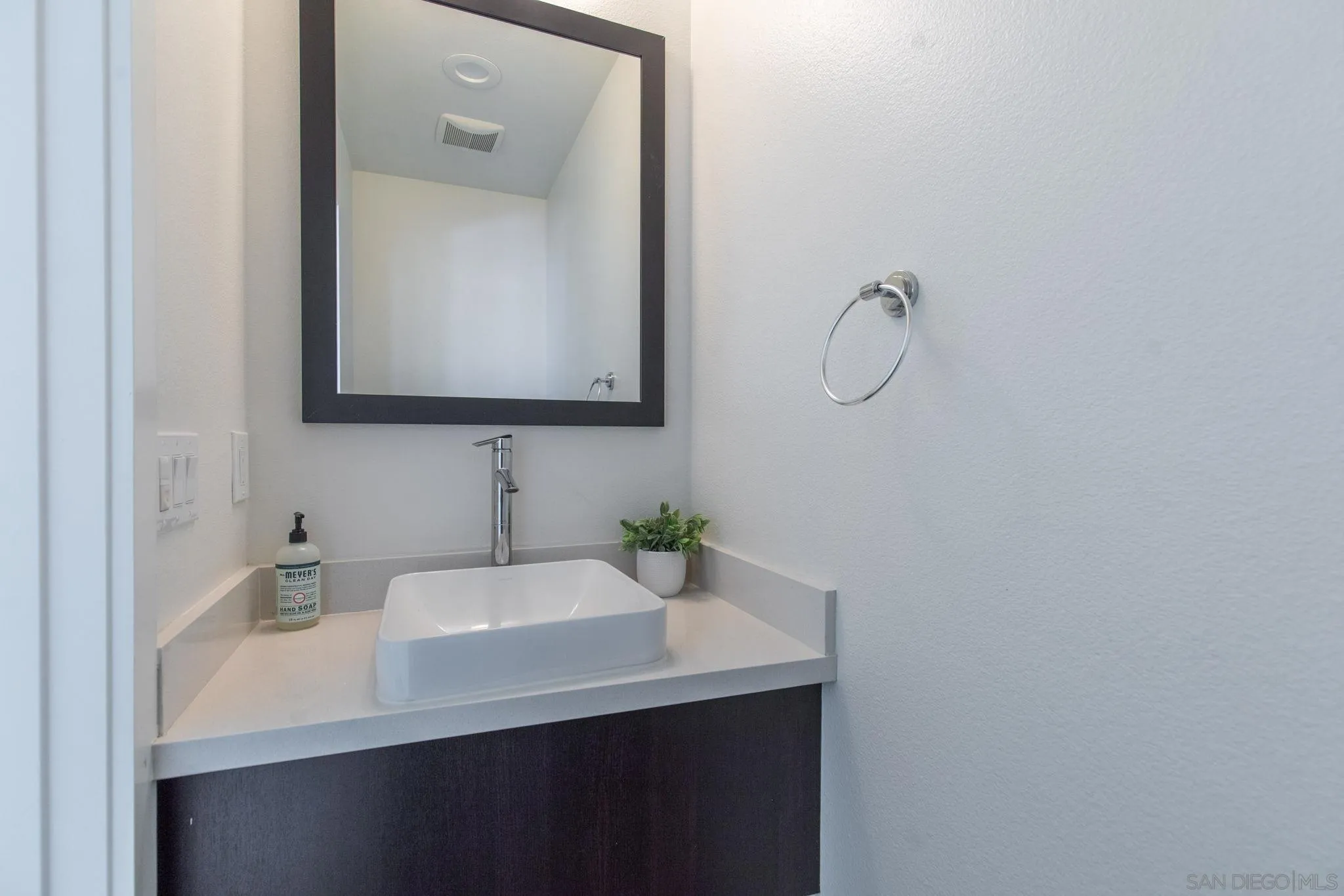 Photo #9: 260012246 Listing: Photo #9