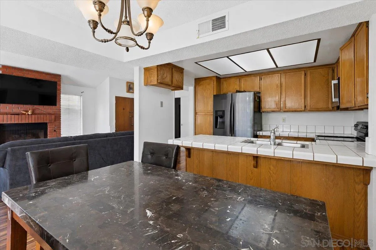 https://cdn.realtyfeed.com/cdn/127/260012248/195f3f45d12c5f0023323d83dd1cb2a5.webp