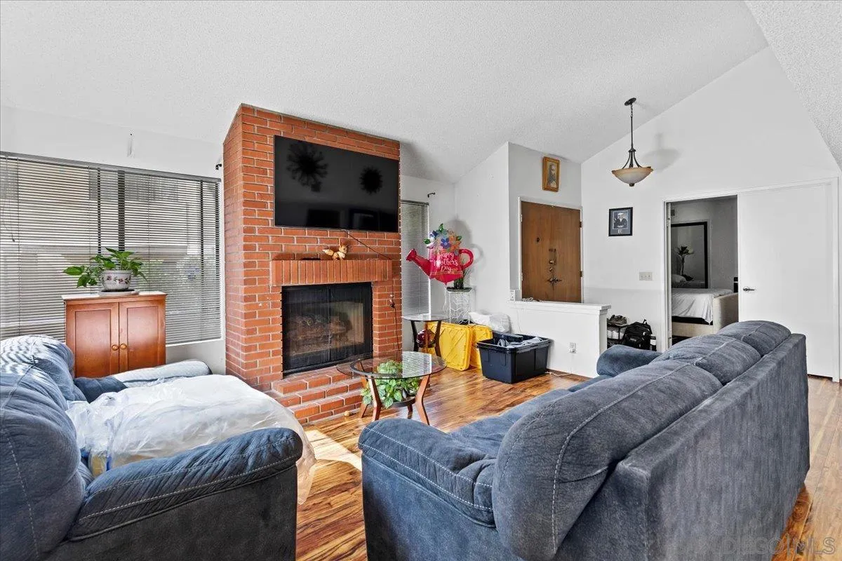 https://cdn.realtyfeed.com/cdn/127/260012248/8c62ee5950f8deda72a9a92a46b7a34c.webp