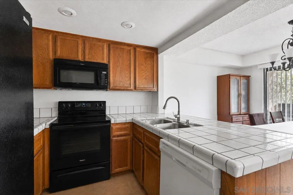 https://cdn.realtyfeed.com/cdn/127/260012250/41ecd6b0cf5f112402a12ccbbfa8baec.webp