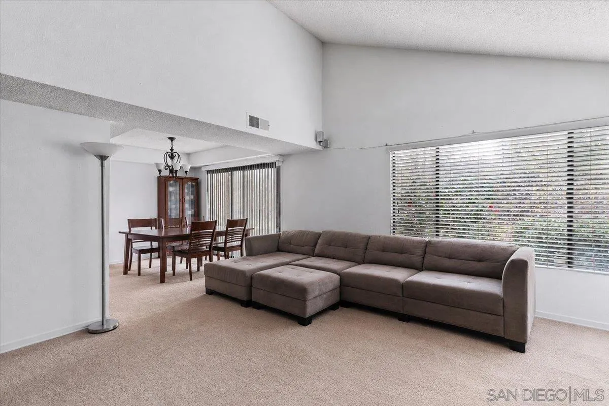 https://cdn.realtyfeed.com/cdn/127/260012250/5de54964b3ea3f6e9ad99de1876d3102.webp