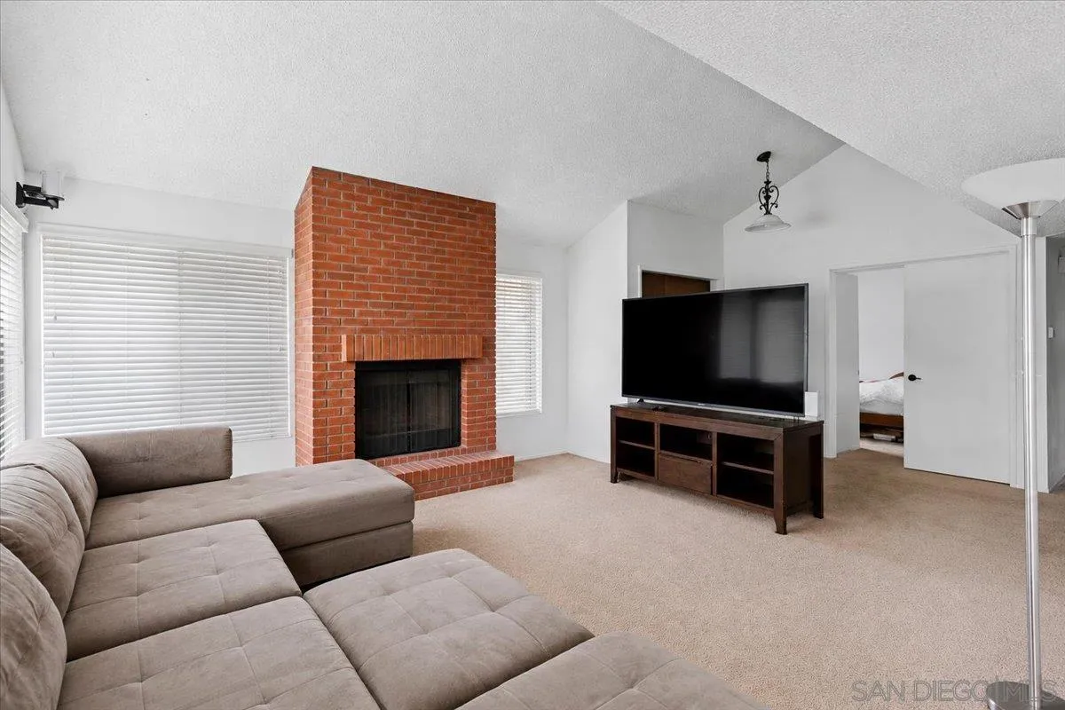 https://cdn.realtyfeed.com/cdn/127/260012250/db92b06a33b6f709159fb9d1ef19d76c.webp