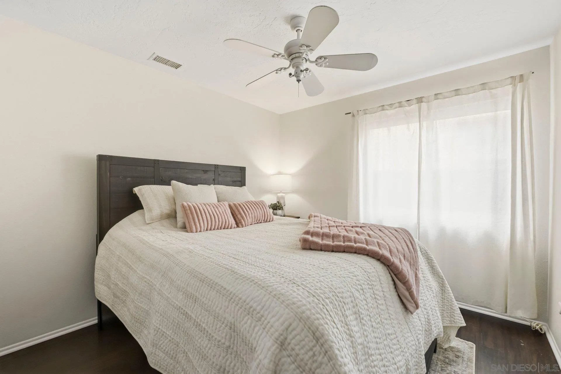https://cdn.realtyfeed.com/cdn/127/260012256/2297878868e7857e7baee02a09e7738f.webp