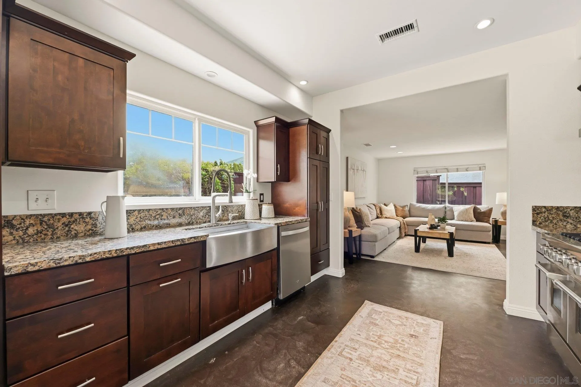 https://cdn.realtyfeed.com/cdn/127/260012256/2a8d06f514b8c01c6f409131846ae824.webp