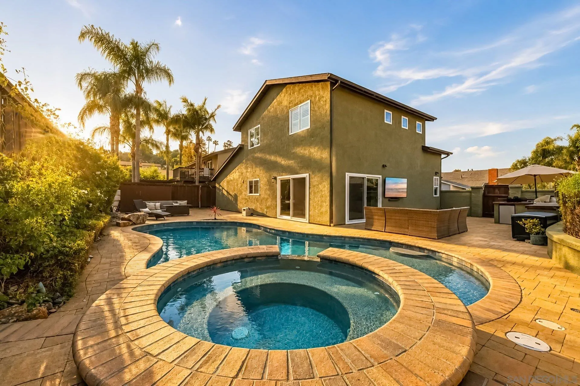 https://cdn.realtyfeed.com/cdn/127/260012256/2e0a4af4c7d5da61ffd9e8740ba01b68.webp