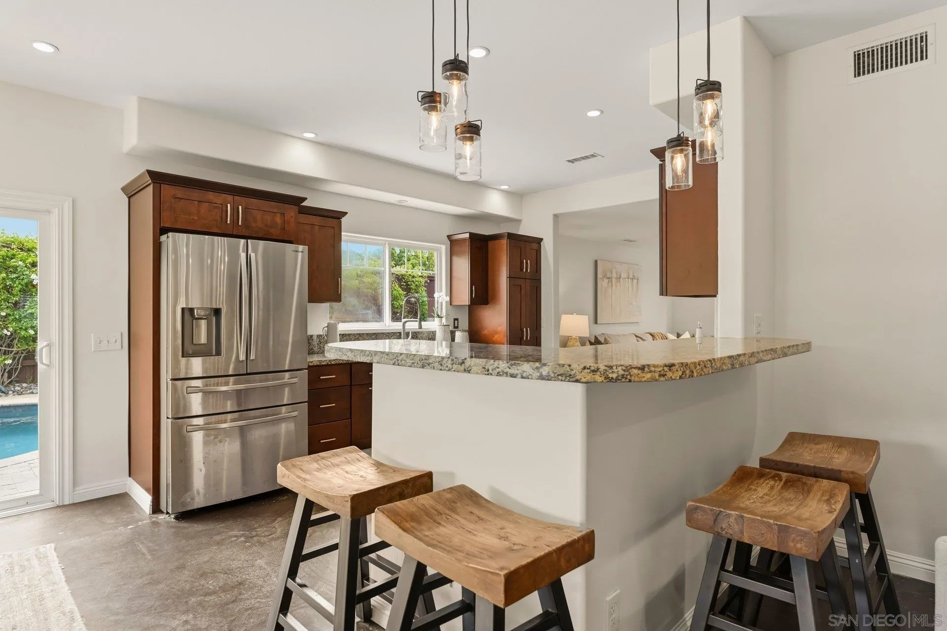 https://cdn.realtyfeed.com/cdn/127/260012256/40e738bfdd881a9f58a288e616f56ee9.webp