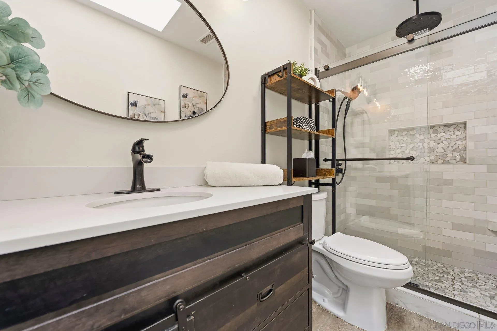 https://cdn.realtyfeed.com/cdn/127/260012256/48229958dd24a9efe86c2d7be21f51f7.webp