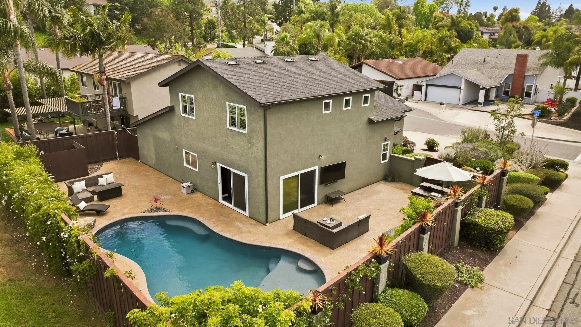https://cdn.realtyfeed.com/cdn/127/260012256/58e3f578ab0d491a86465fd4f16b3828.webp