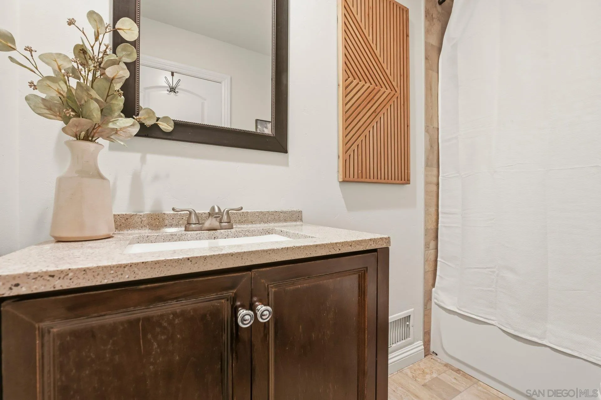https://cdn.realtyfeed.com/cdn/127/260012256/77b5036f398684d7fee0a8e6d64a4bb2.webp