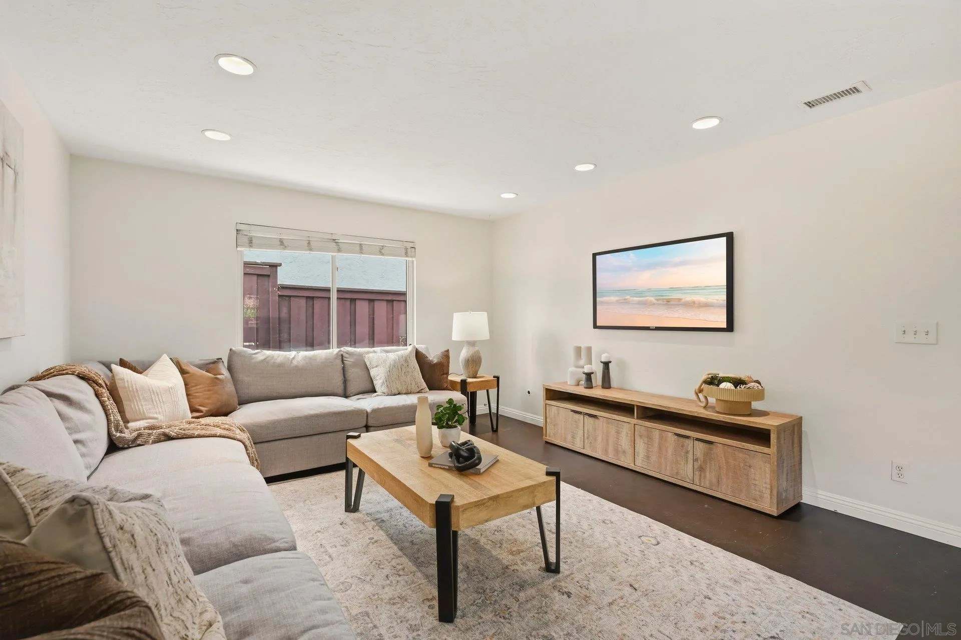 https://cdn.realtyfeed.com/cdn/127/260012256/9735a4724debedfb091a6685364c436c.webp