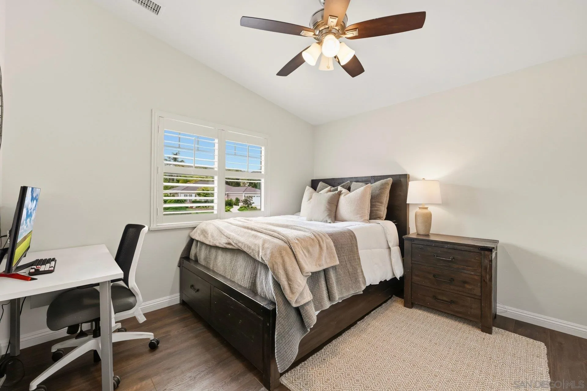 https://cdn.realtyfeed.com/cdn/127/260012256/a49658363710da735b8e5a4646d38d8c.webp