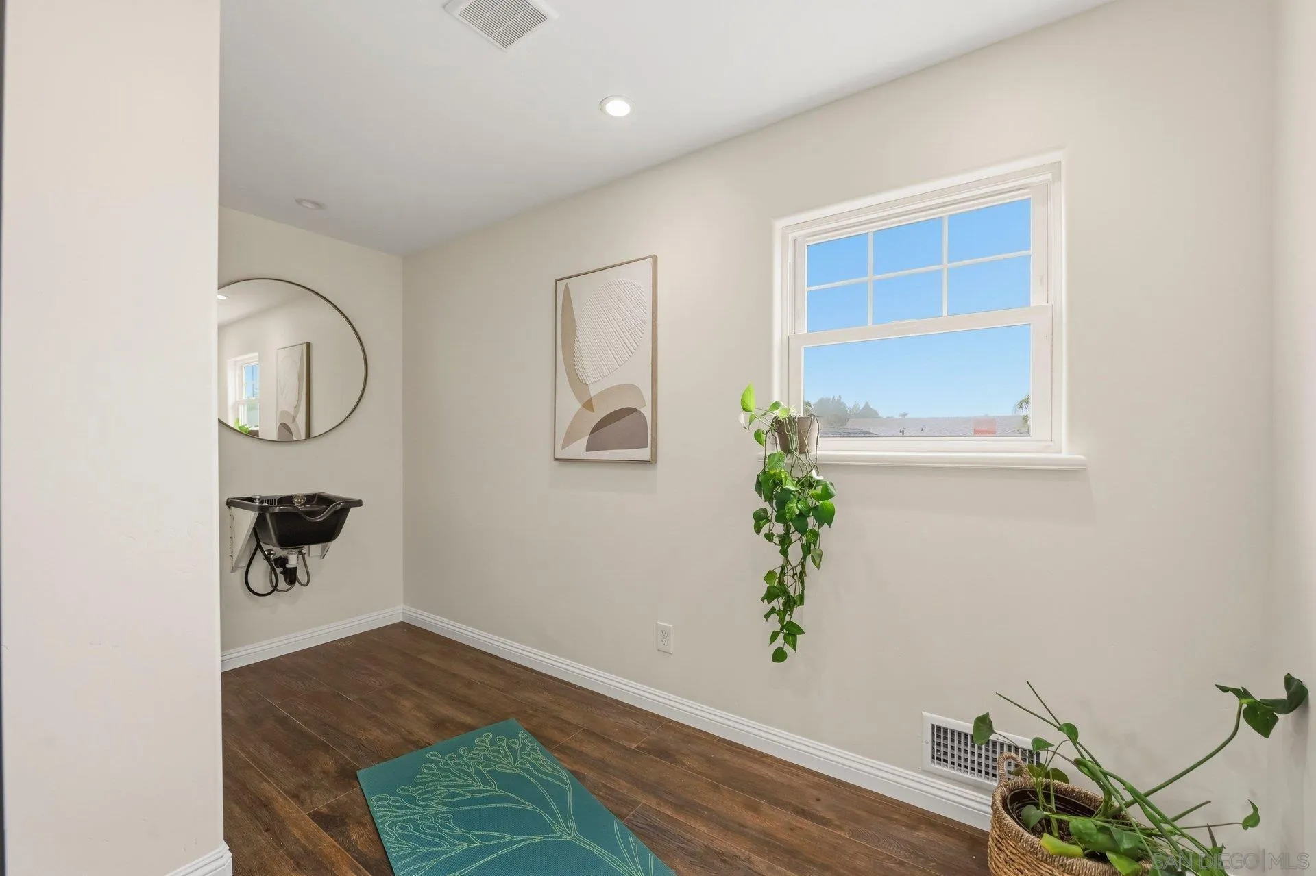https://cdn.realtyfeed.com/cdn/127/260012256/a5618d4cdf43a877282232ea3b83a986.webp