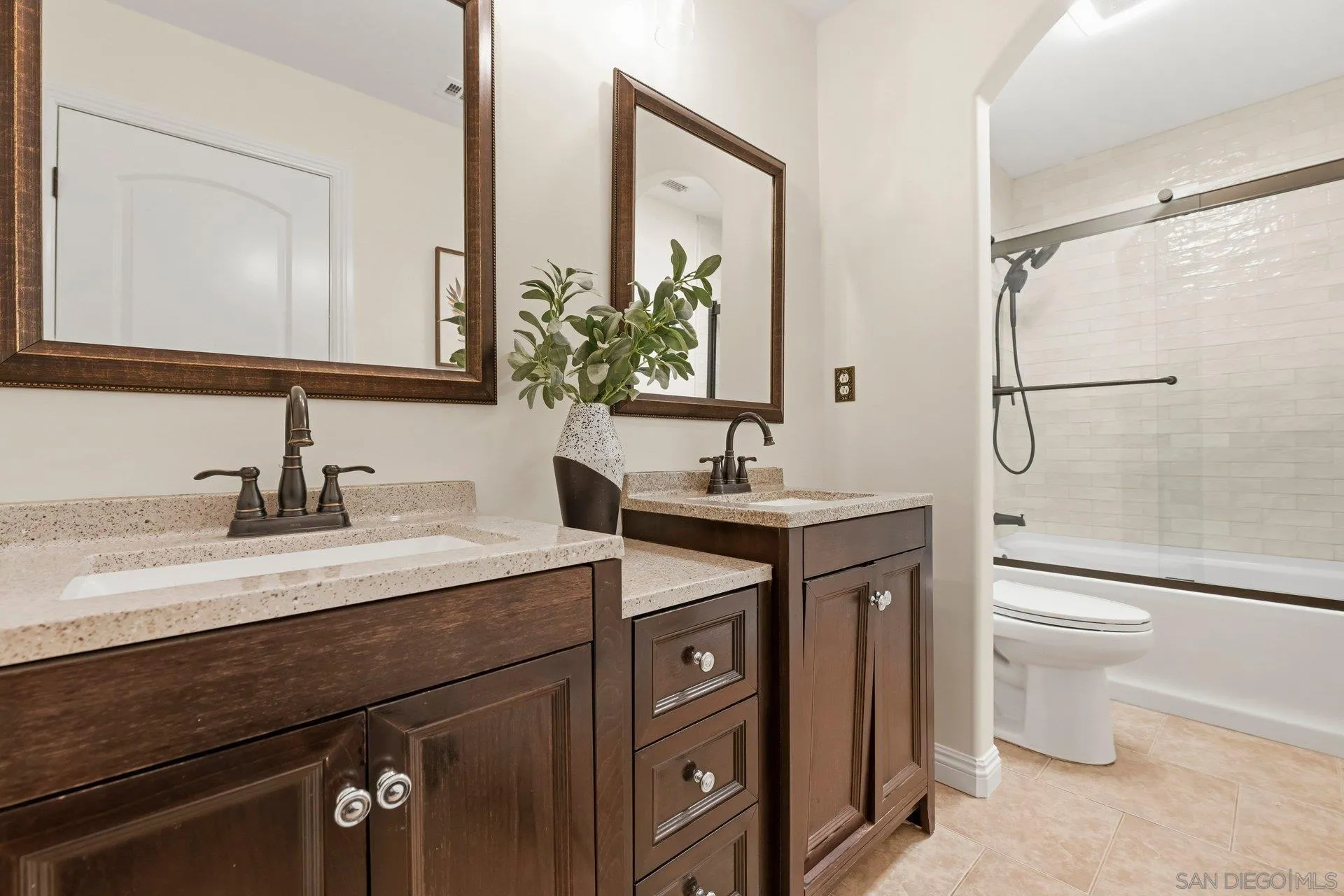 https://cdn.realtyfeed.com/cdn/127/260012256/ace00c02a351cd3a761223df8e817824.webp