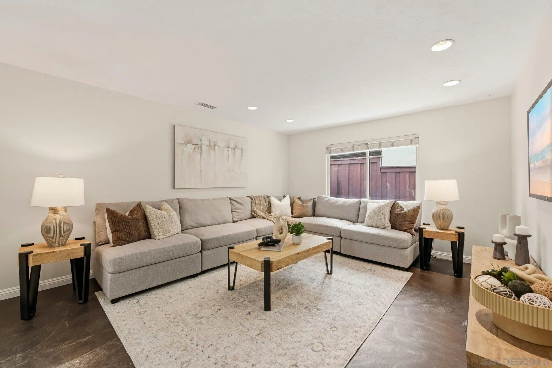 https://cdn.realtyfeed.com/cdn/127/260012256/cc1b84f28fd4c27f232904d6074eeb22.webp