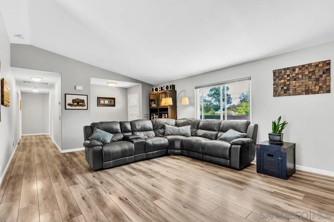 https://cdn.realtyfeed.com/cdn/127/260012258/dad642fd0d629be74b57f5e58ba95c09.webp