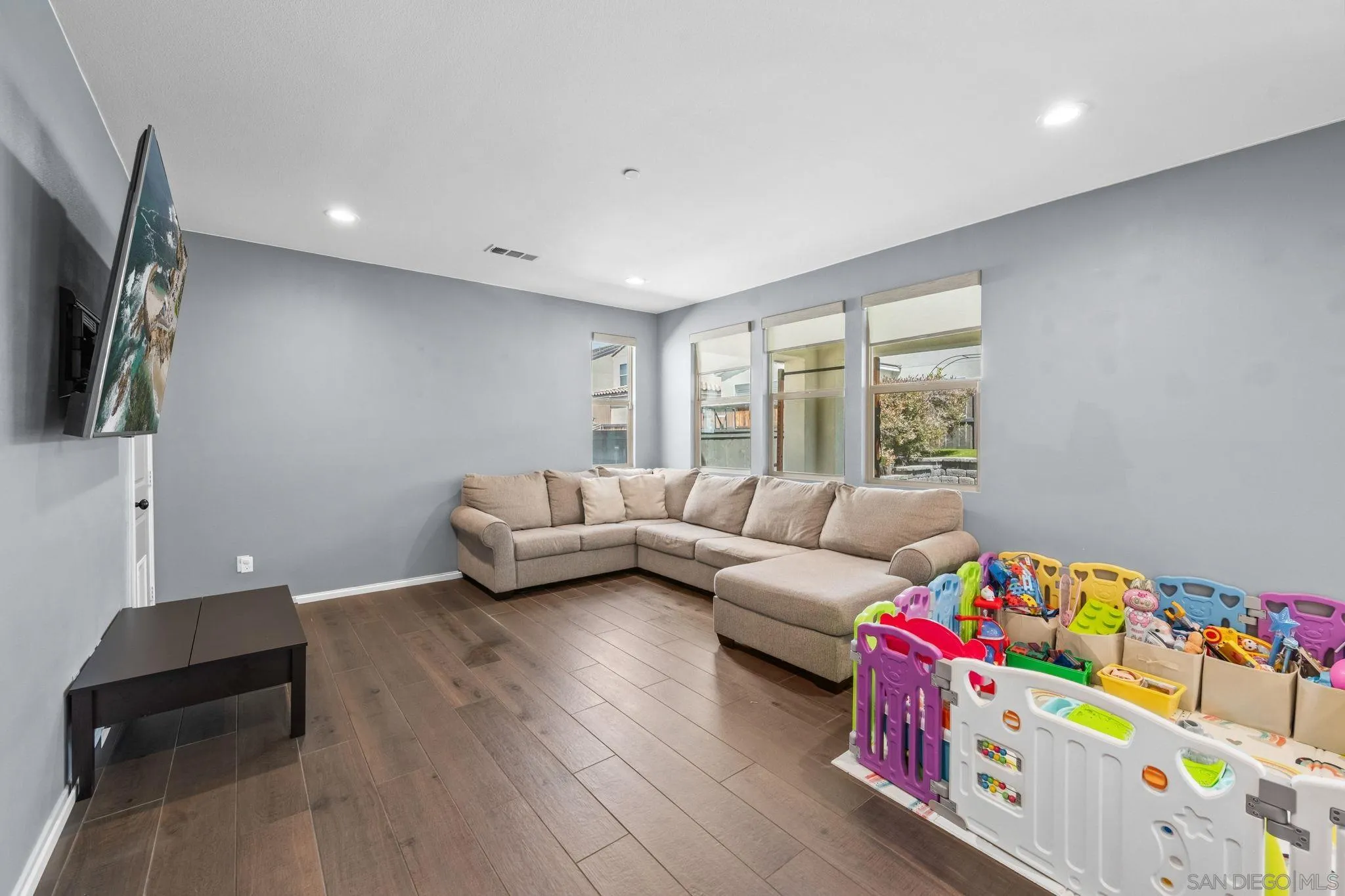 https://cdn.realtyfeed.com/cdn/127/260012261/09920f4f7a902f68f7cafebbcddea9fd.webp