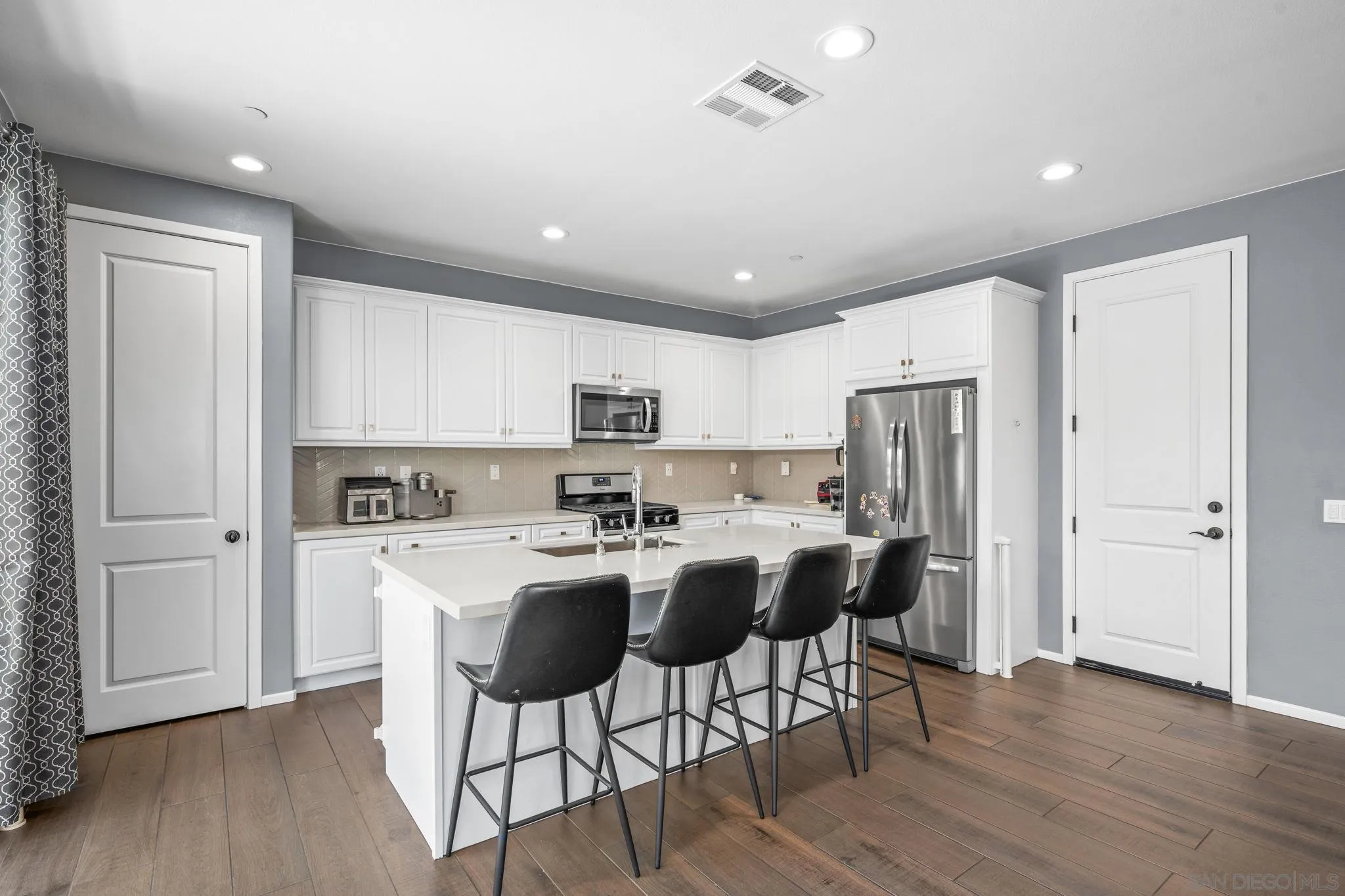 https://cdn.realtyfeed.com/cdn/127/260012261/5d97b3ff55631e8d62bcd0b9e19333df.webp