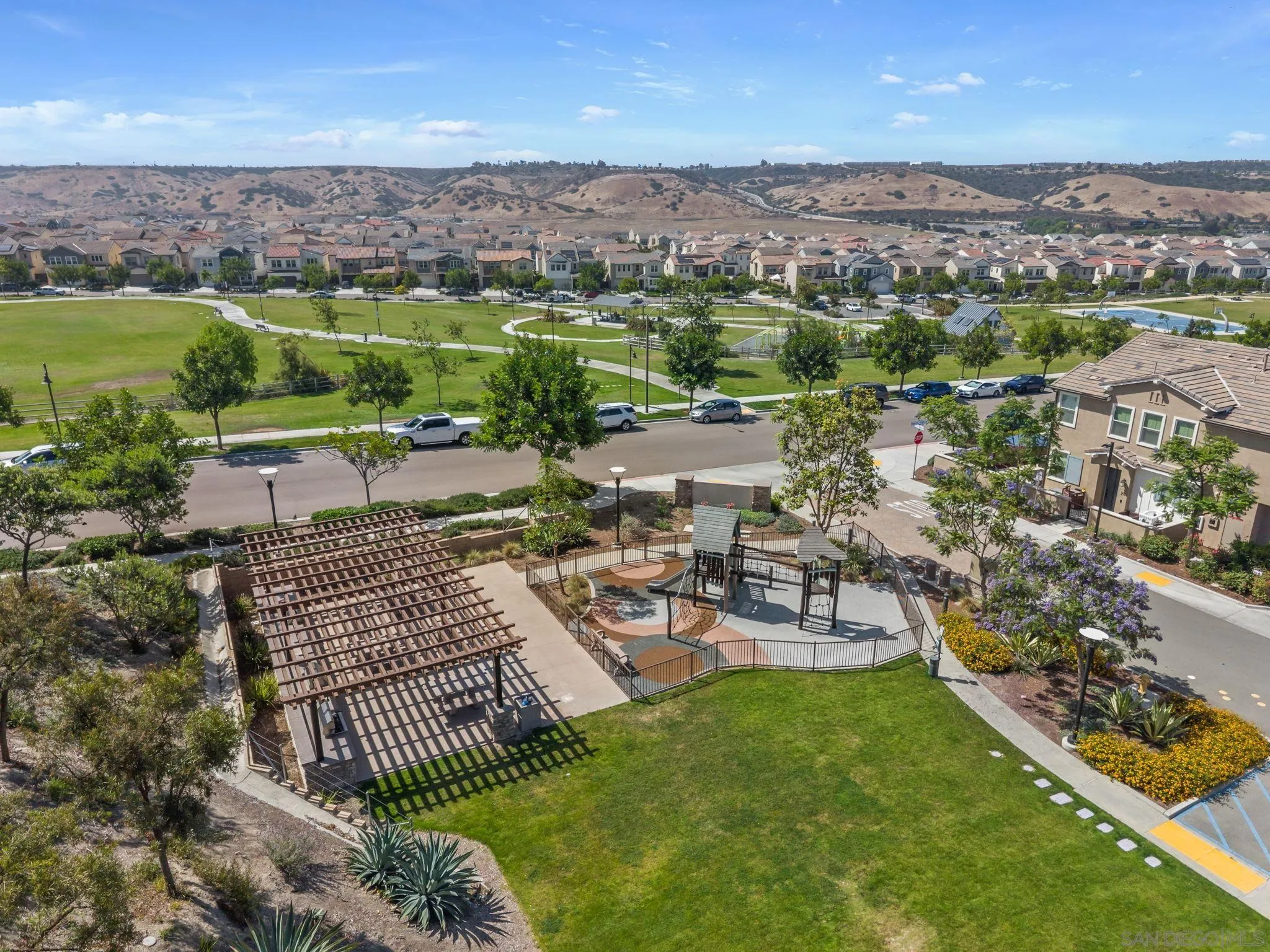 https://cdn.realtyfeed.com/cdn/127/260012261/71c6ebaeb56a2b91d024634c3f21e7d9.webp