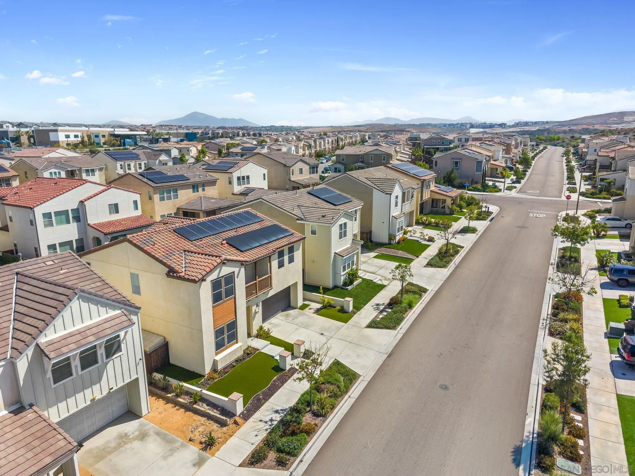 https://cdn.realtyfeed.com/cdn/127/260012261/787c8e2799e378cfe4777ed042444cc0.webp
