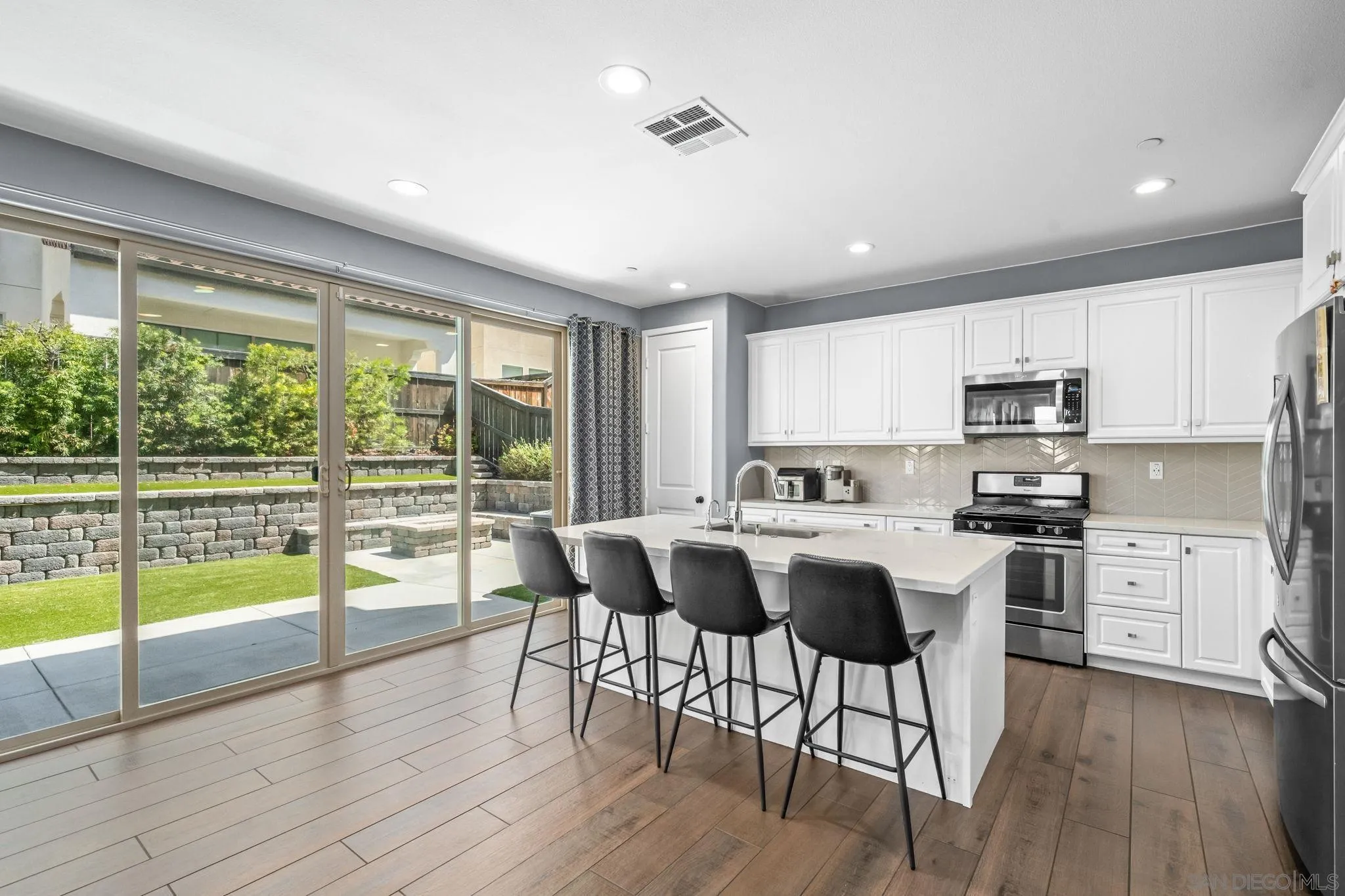 https://cdn.realtyfeed.com/cdn/127/260012261/81f088a419d70df00580fb2d0c49ce02.webp
