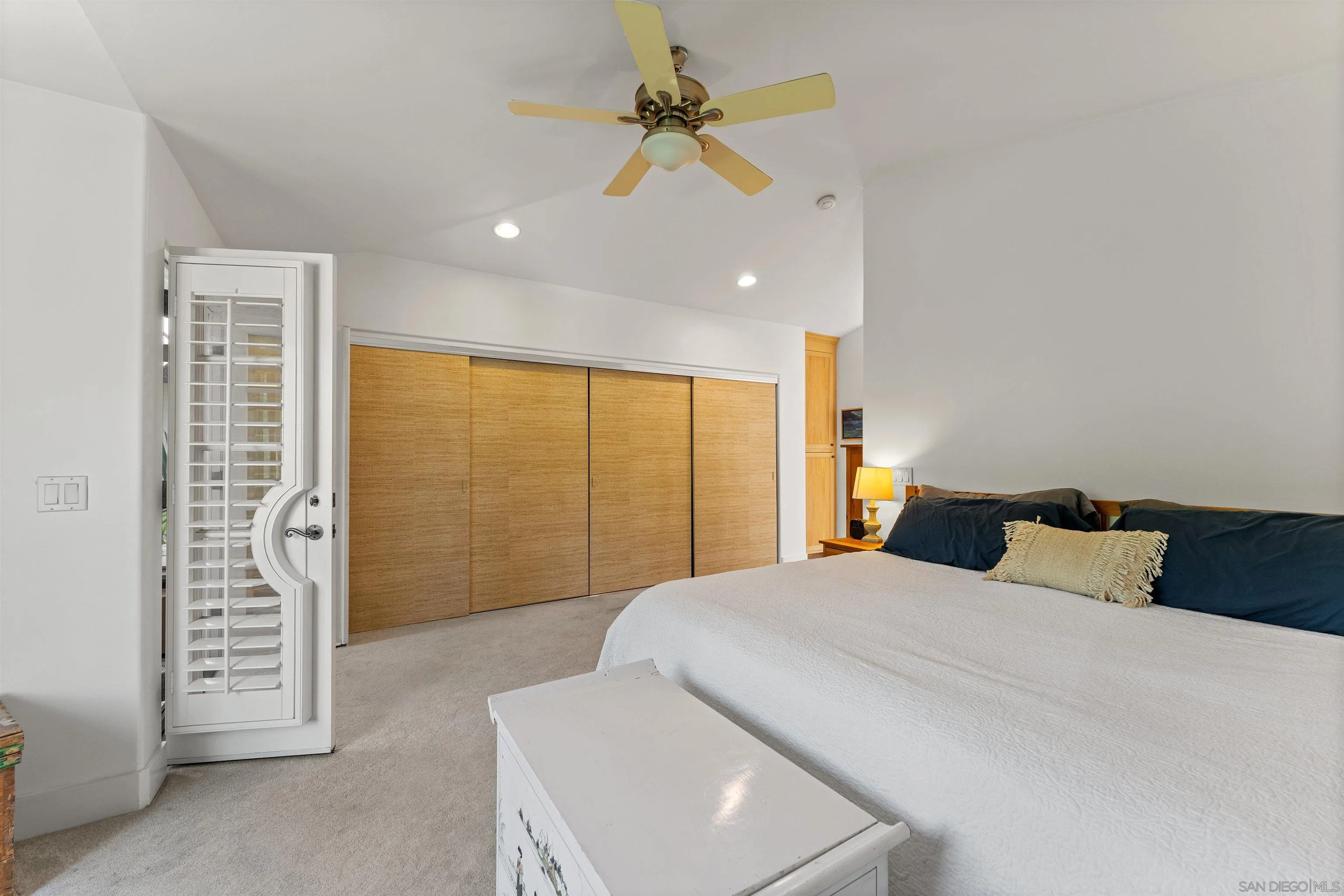 https://cdn.realtyfeed.com/cdn/127/260012262/2c28f060eb73bbbca0514edf3855ef7b.webp
