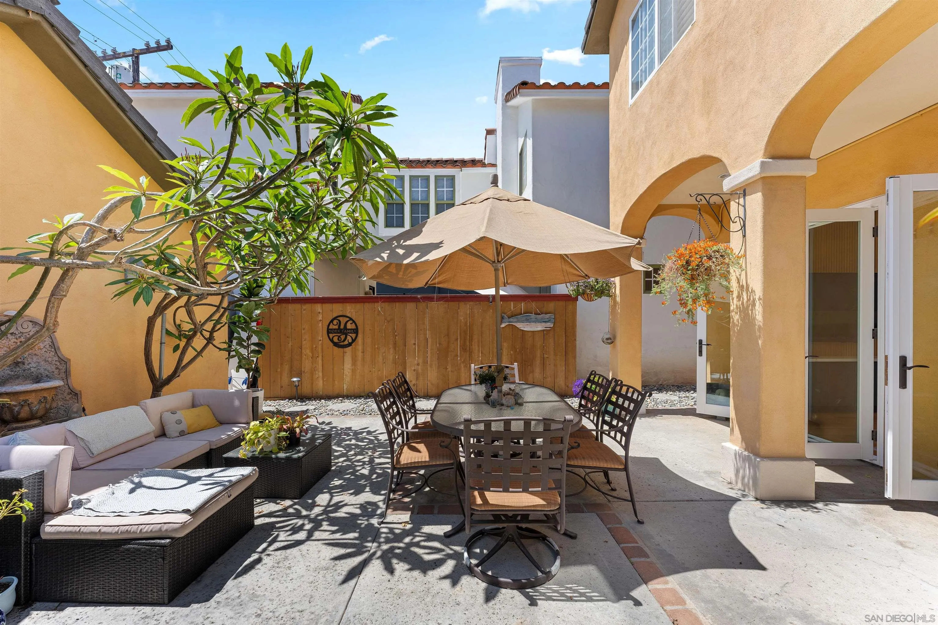 https://cdn.realtyfeed.com/cdn/127/260012262/5aa05b8c7b7d78fdb3f5b0aafef06ef7.webp