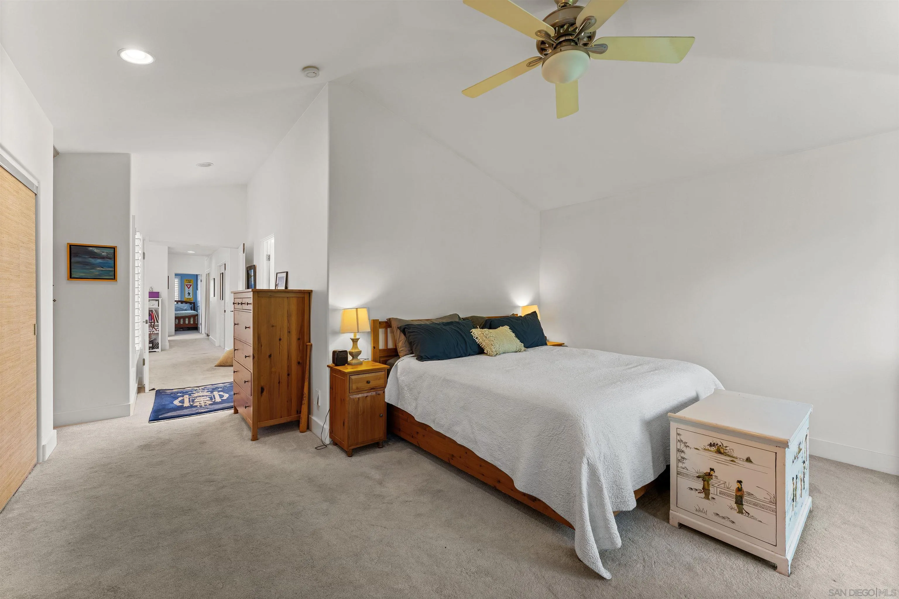 https://cdn.realtyfeed.com/cdn/127/260012262/bad3c70af836f2f4c65cb913ef326b01.webp