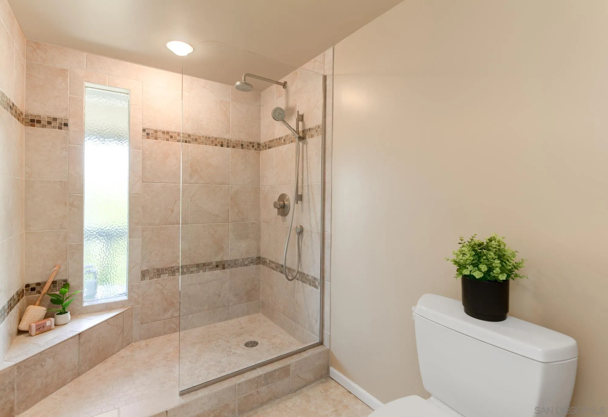 https://cdn.realtyfeed.com/cdn/127/260012265/6ccc3e1cf9ced374d5d0cb4d69f428cb.webp