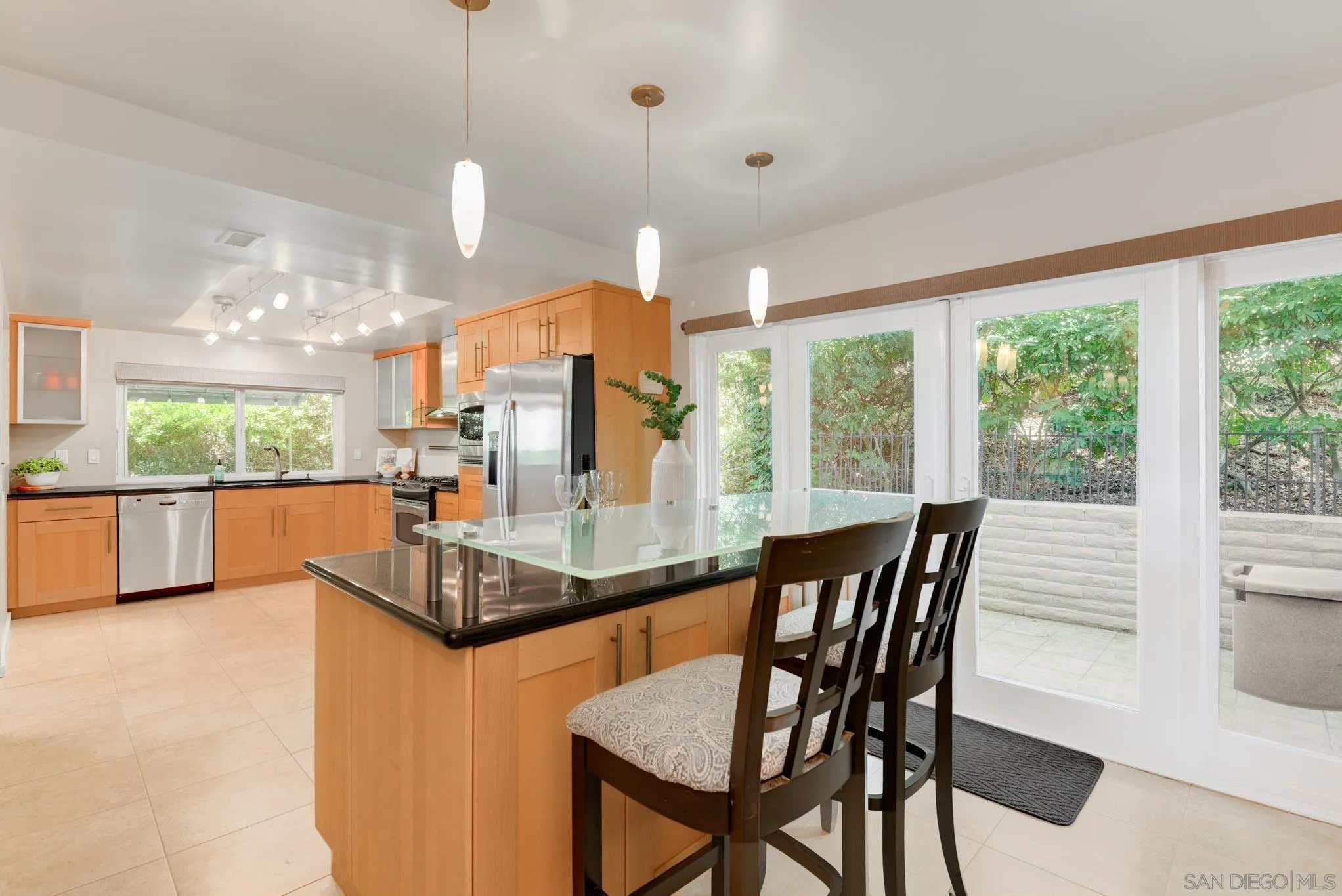 https://cdn.realtyfeed.com/cdn/127/260012265/98bba05f8d4b490eaa7cd1f8a3d3793c.webp