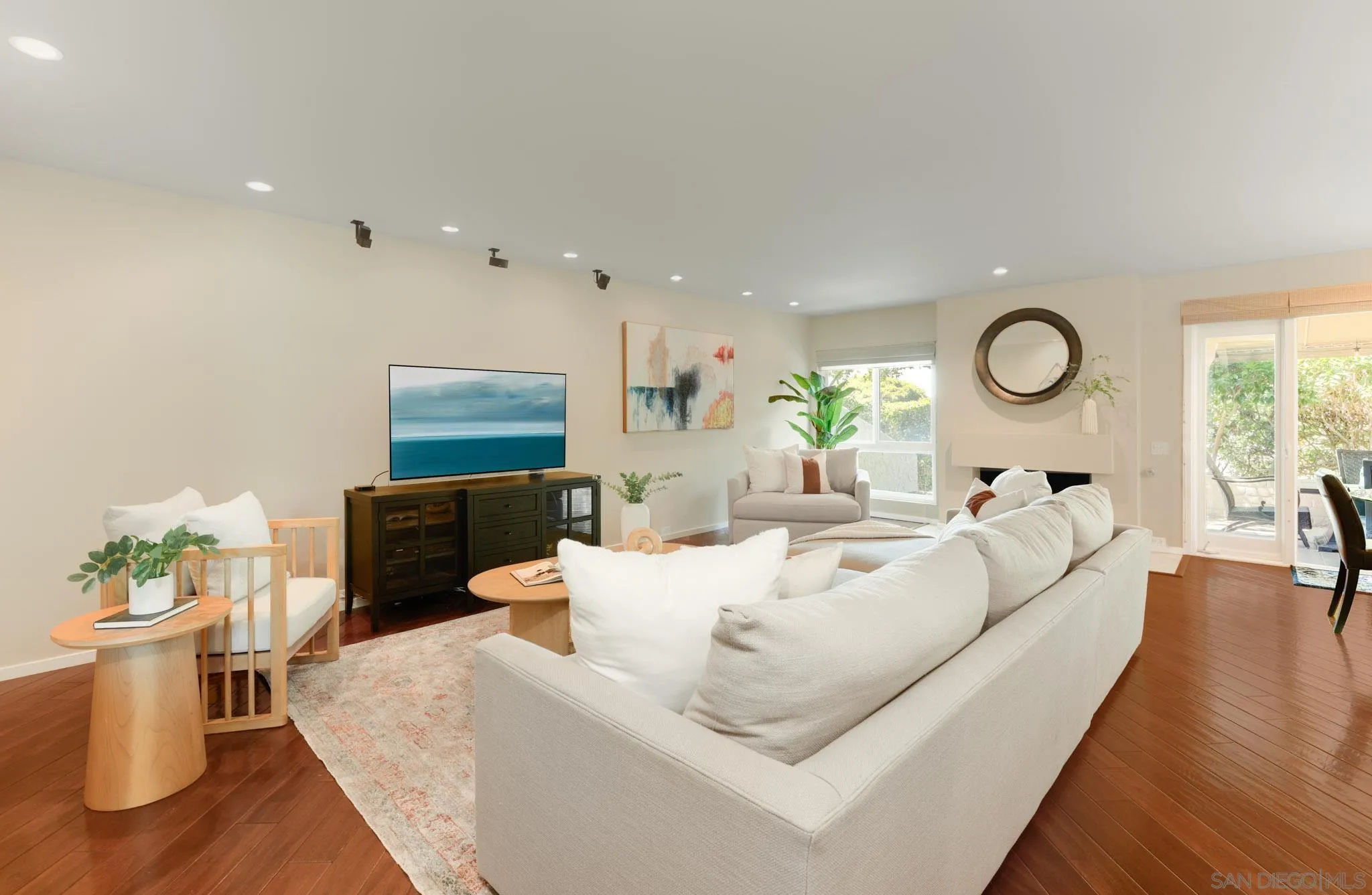 https://cdn.realtyfeed.com/cdn/127/260012265/e2fadf2e71a945786ef45c7122200aaf.webp