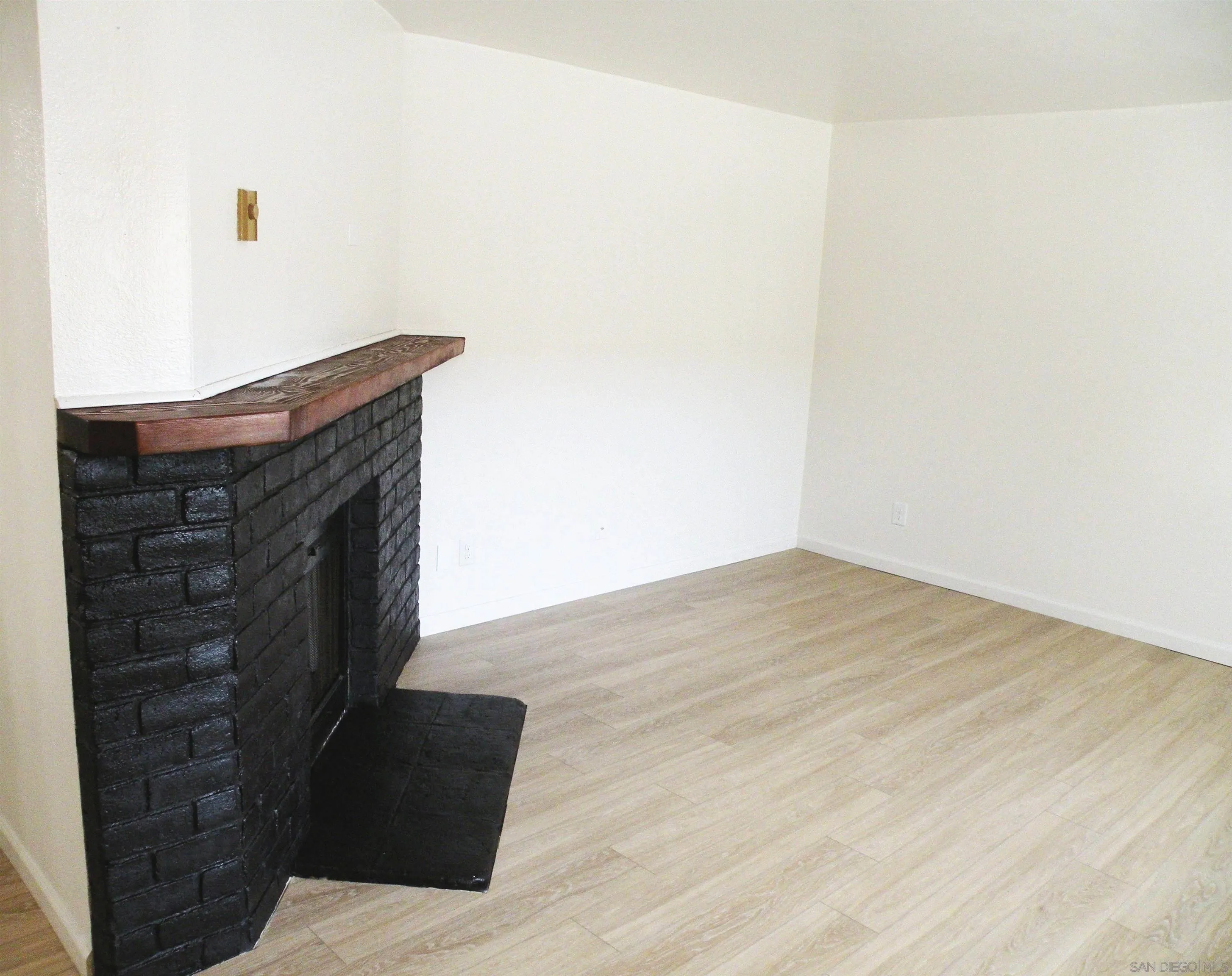 Photo #4: 260012271 Listing: Photo #4